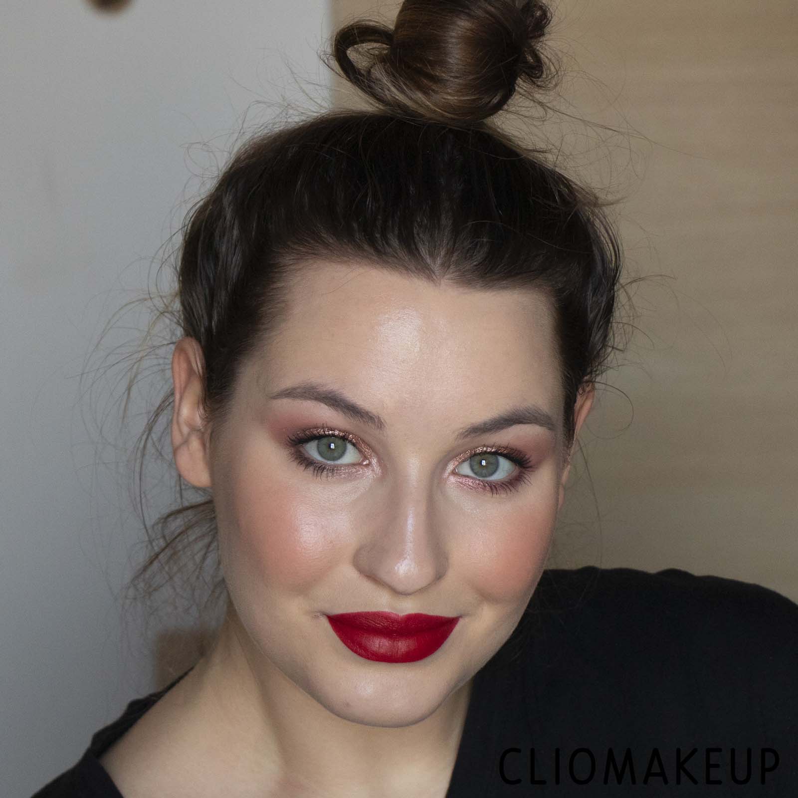 Recensione Rossetto-MAC-Black-Cherry-Matte-Lipstick-Moody-Bloom-14