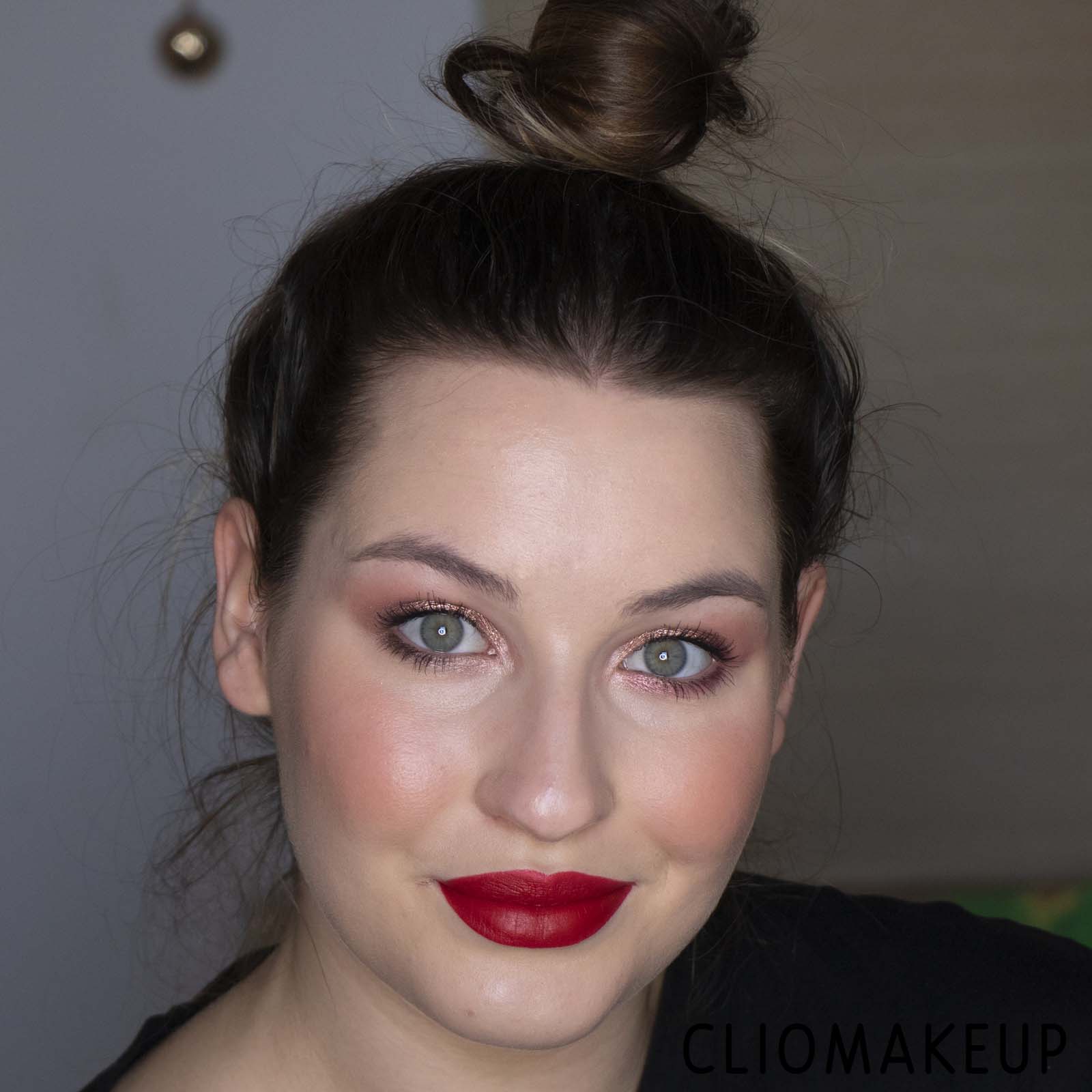 Recensione Rossetto-MAC-Black-Cherry-Matte-Lipstick-Moody-Bloom-15