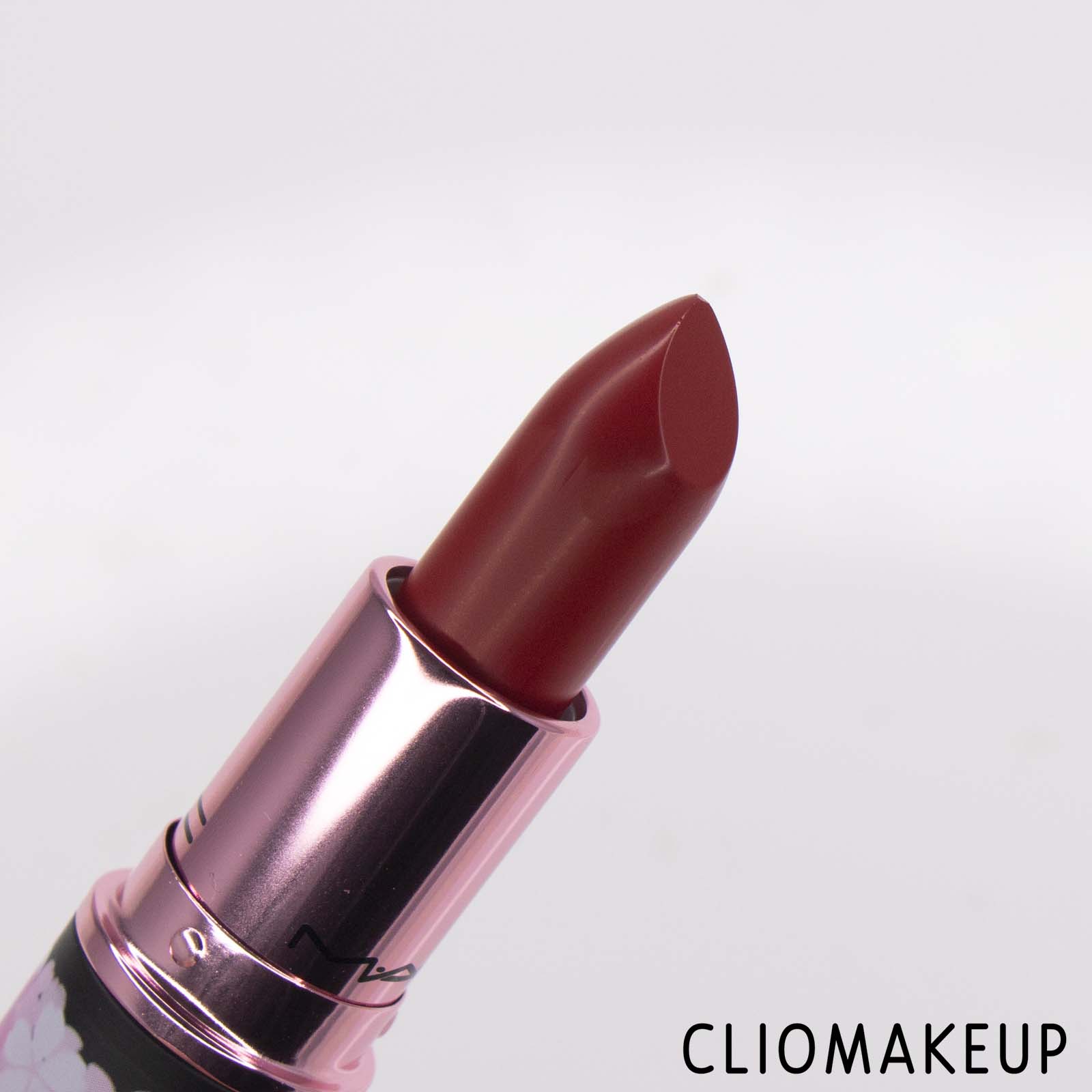 Recensione Rossetto-MAC-Black-Cherry-Matte-Lipstick-Moody-Bloom-5