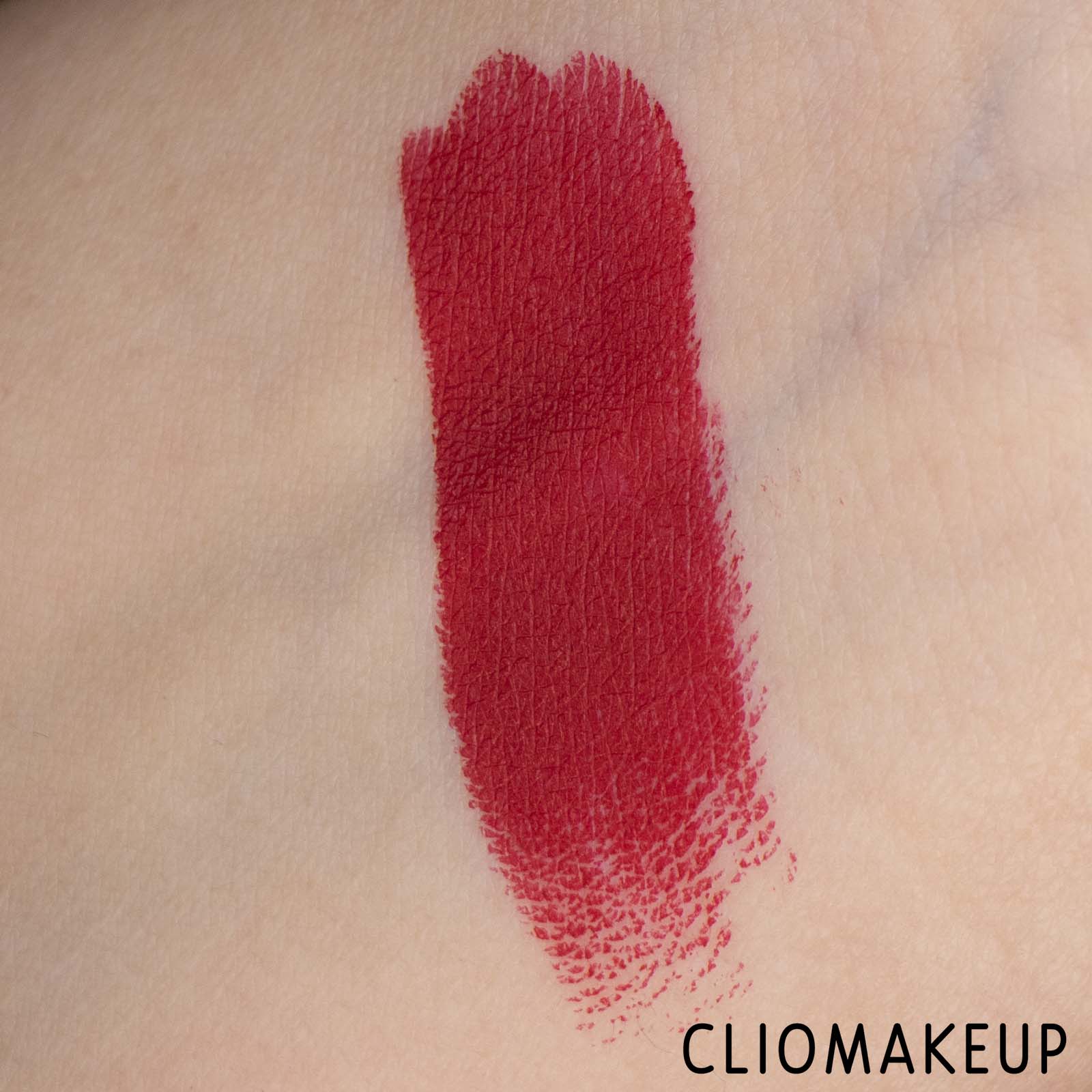 Recensione Rossetto-MAC-Black-Cherry-Matte-Lipstick-Moody-Bloom-7