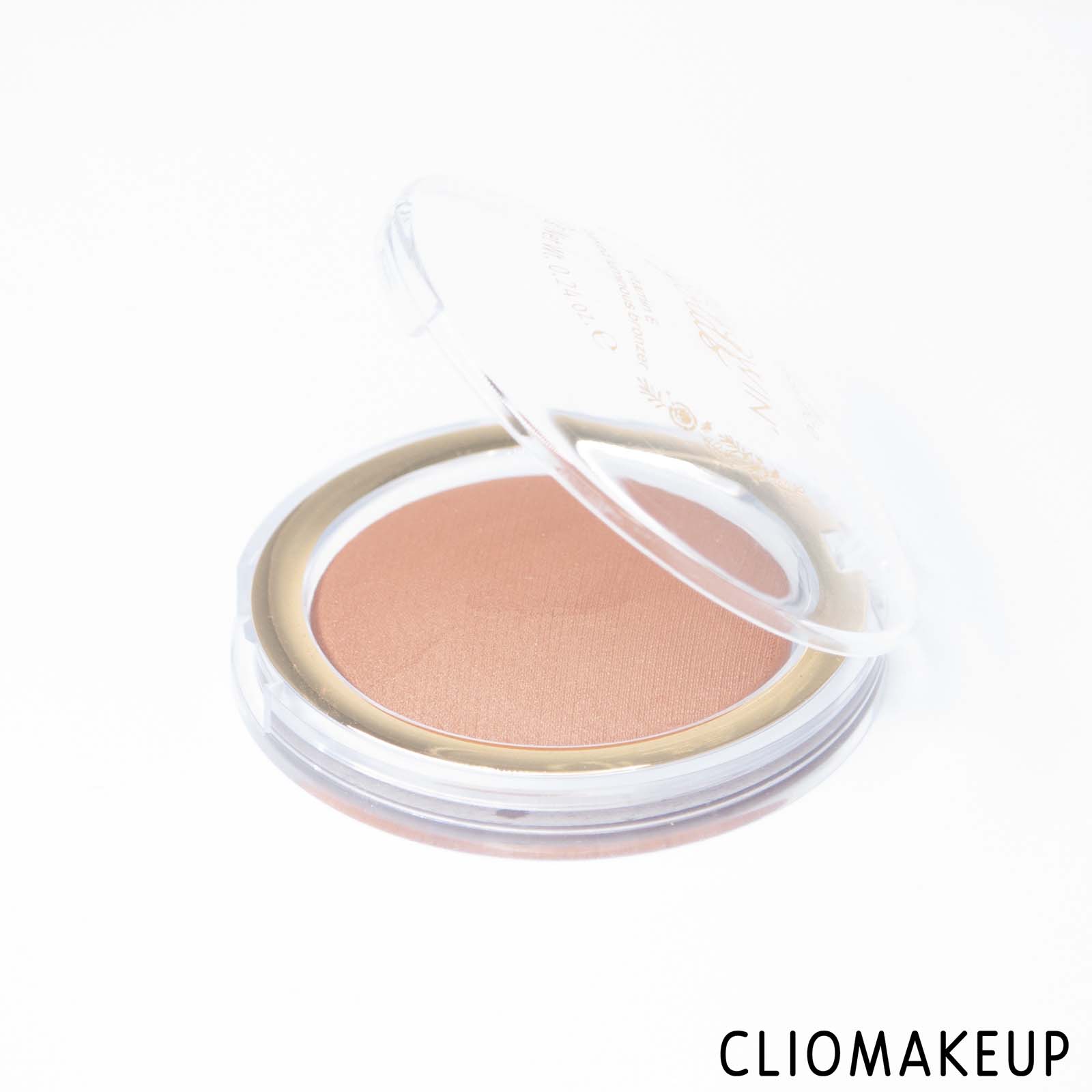 cliomakeup-recensione-bronzer-essence-the-glowin-golds-vitamin-e-baked-luminous-bronzer-4