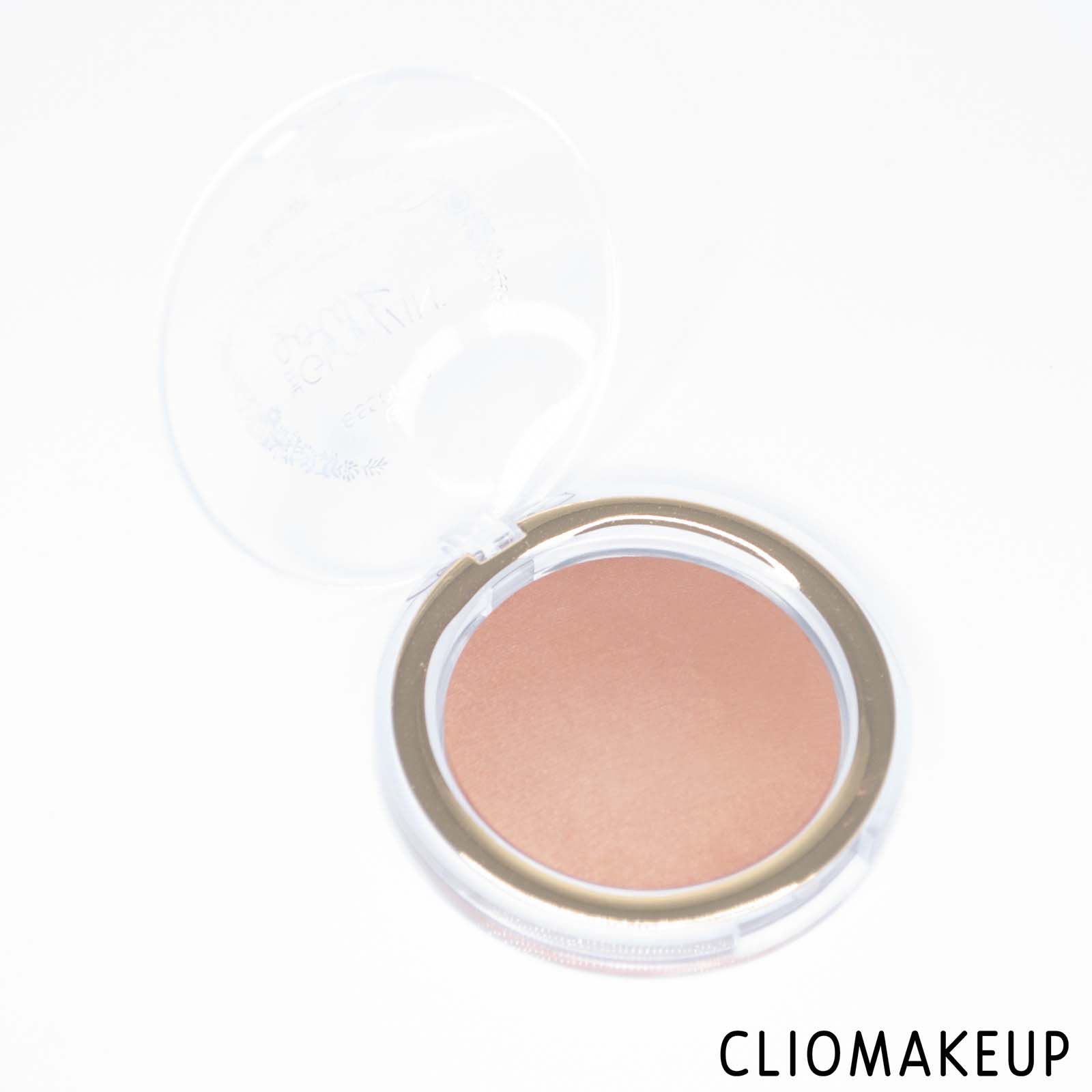 cliomakeup-recensione-bronzer-essence-the-glowin-golds-vitamin-e-baked-luminous-bronzer-5