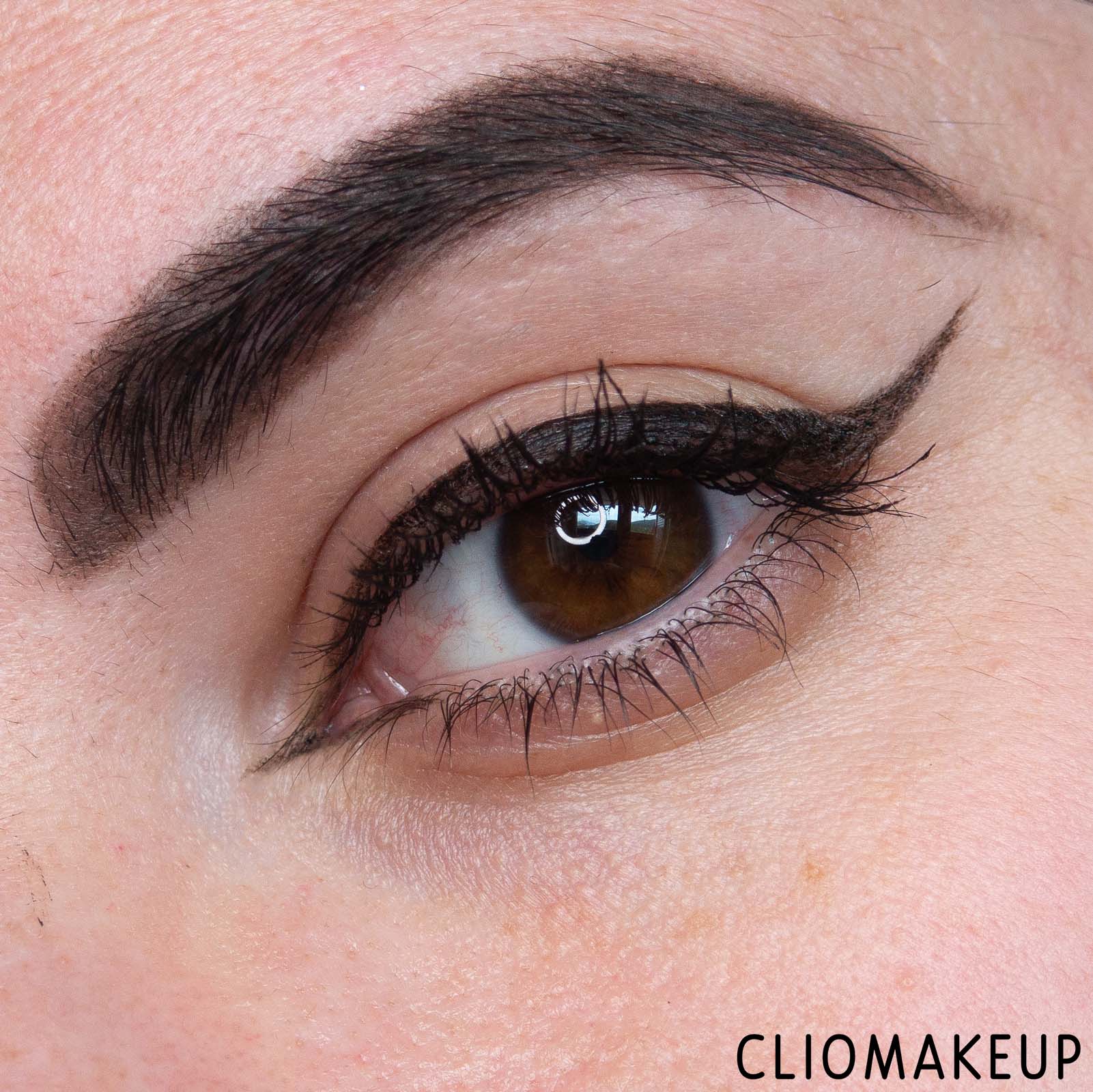 cliomakeup-recensione-eyeliner-mac-black-cherry-brushstroke-24-hour-liner-11