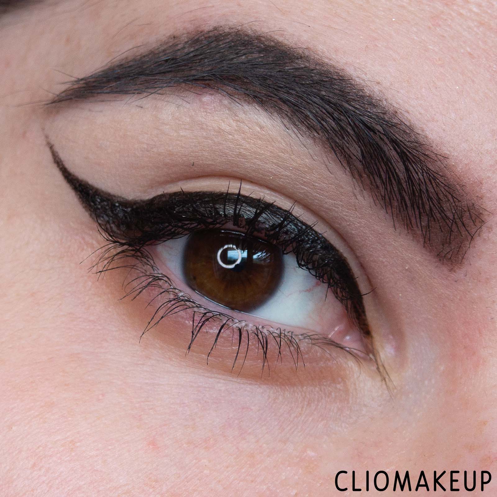 cliomakeup-recensione-eyeliner-mac-black-cherry-brushstroke-24-hour-liner-13