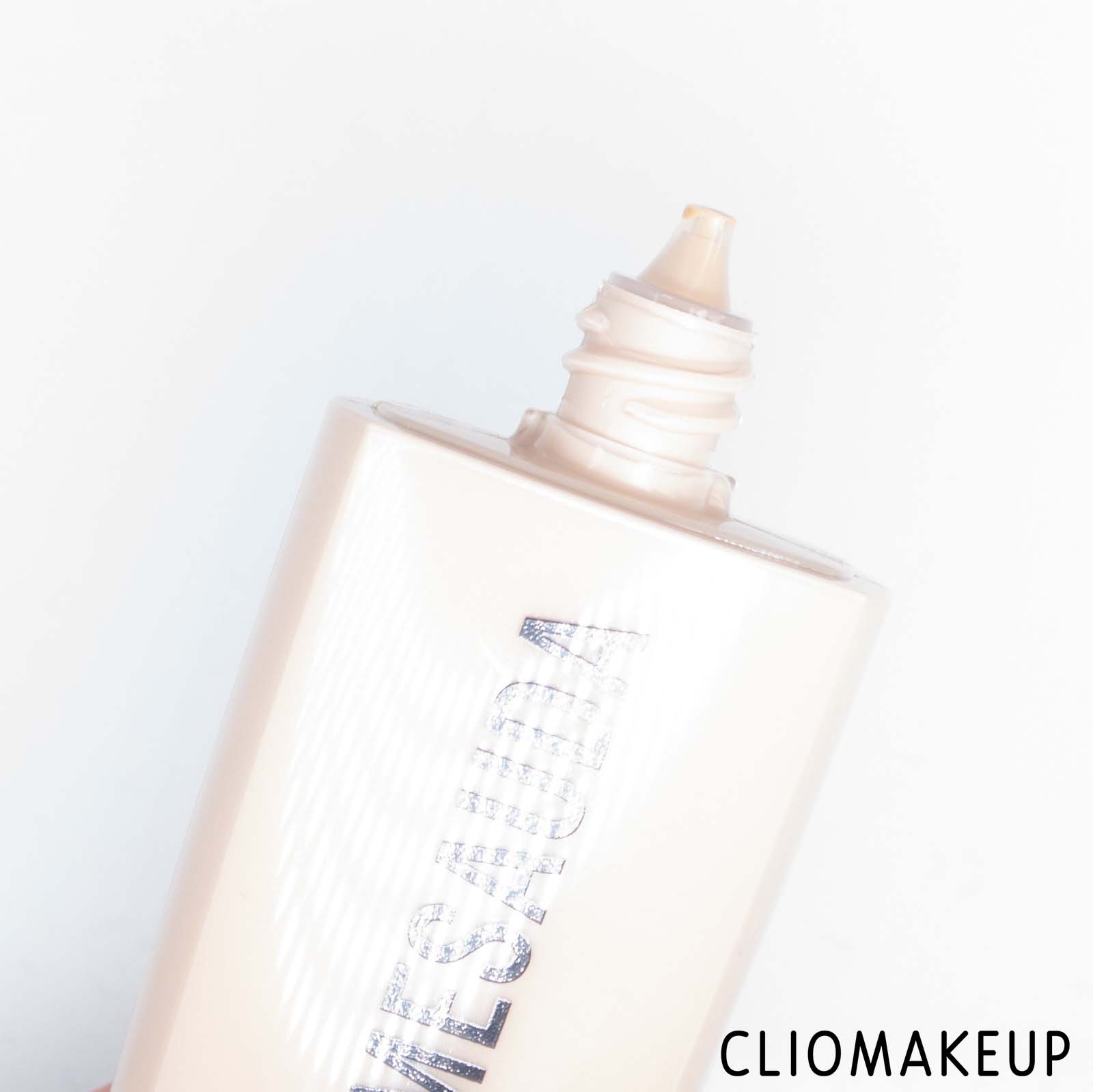 cliomakeup-recensione-fondotinta-mesauda-the-skin-fondotinta-idratante-finish-luminoso-5