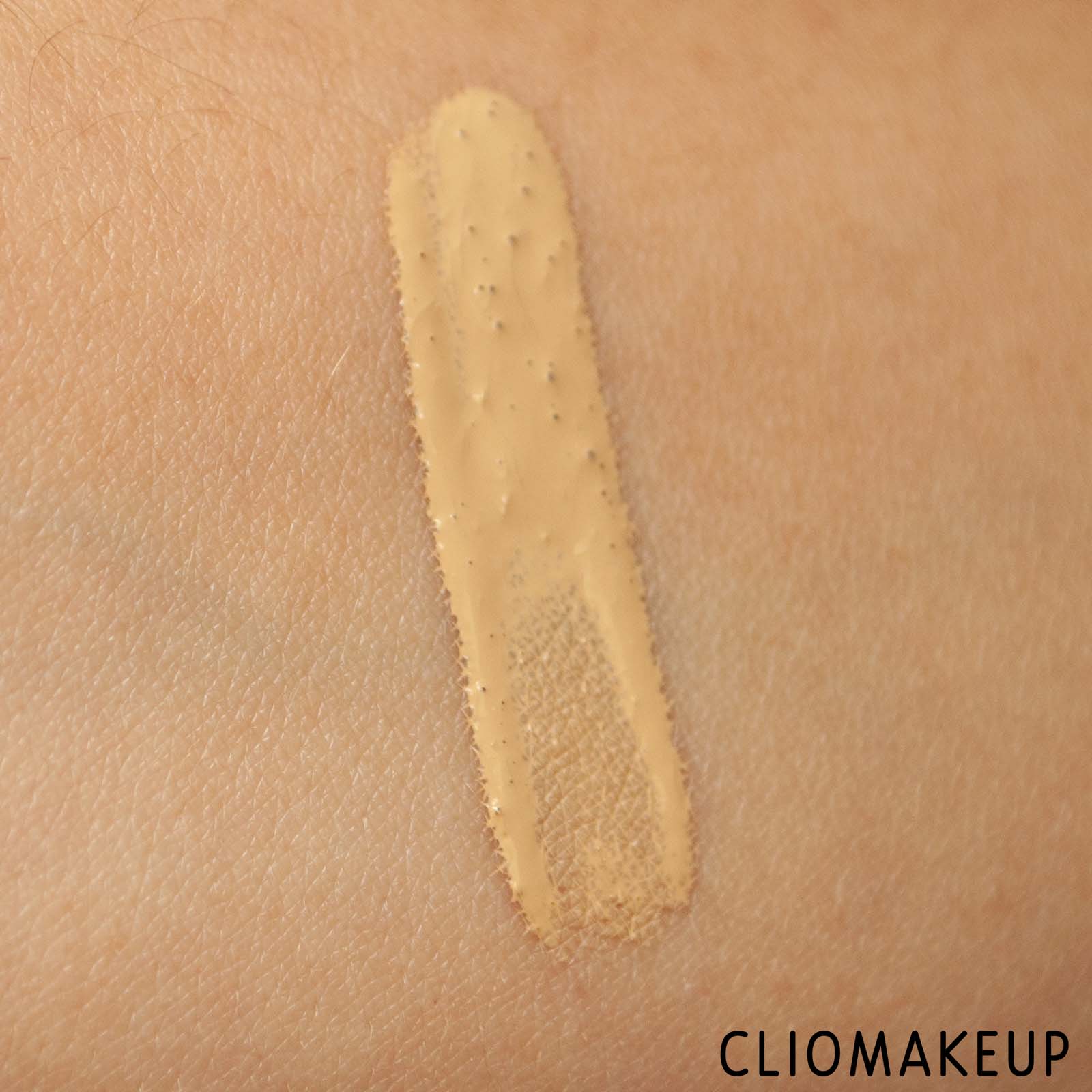 cliomakeup-recensione-fondotinta-mesauda-the-skin-fondotinta-idratante-finish-luminoso-6