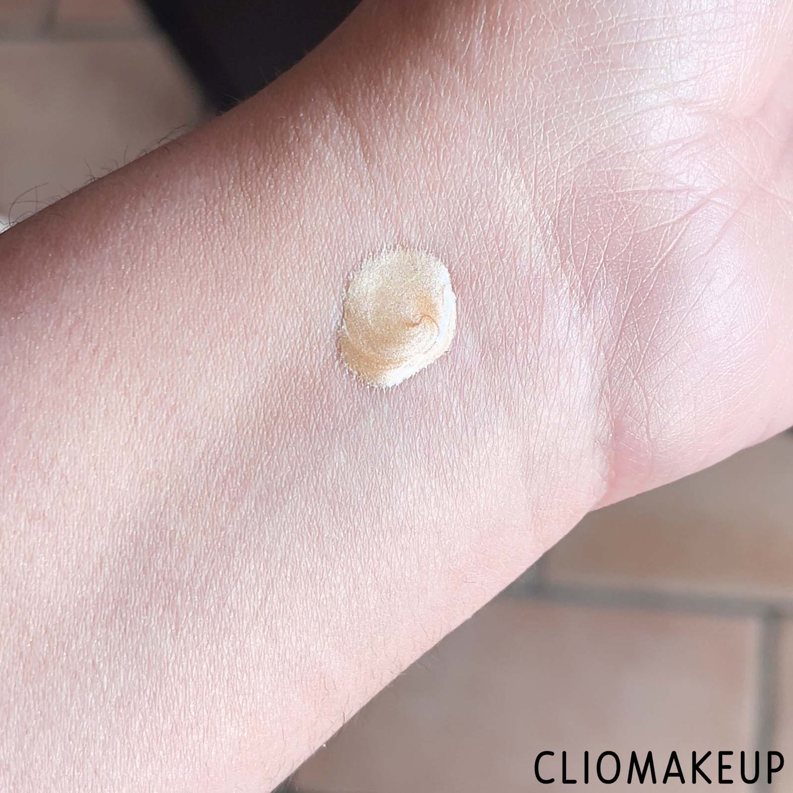 cliomakeup-recensione-illuminante-l-oreal-glow-mon-amour-highlighting-drops-7