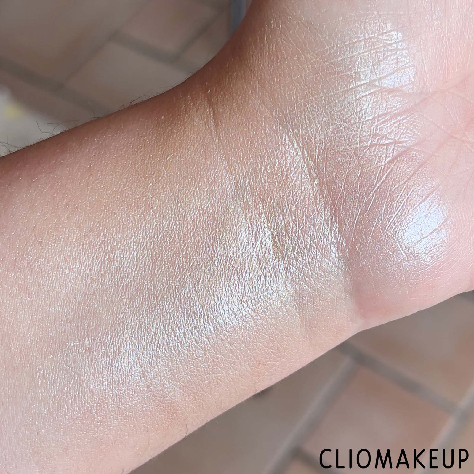 cliomakeup-recensione-illuminante-l-oreal-glow-mon-amour-highlighting-drops-8