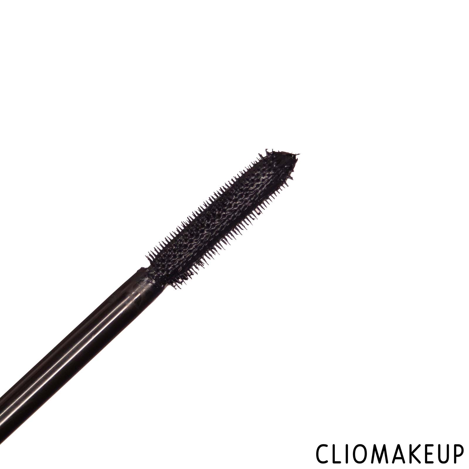 cliomakeup-recensione-mascara-essence-i-love-extreme-crazy-volume-mascara-waterproof-5