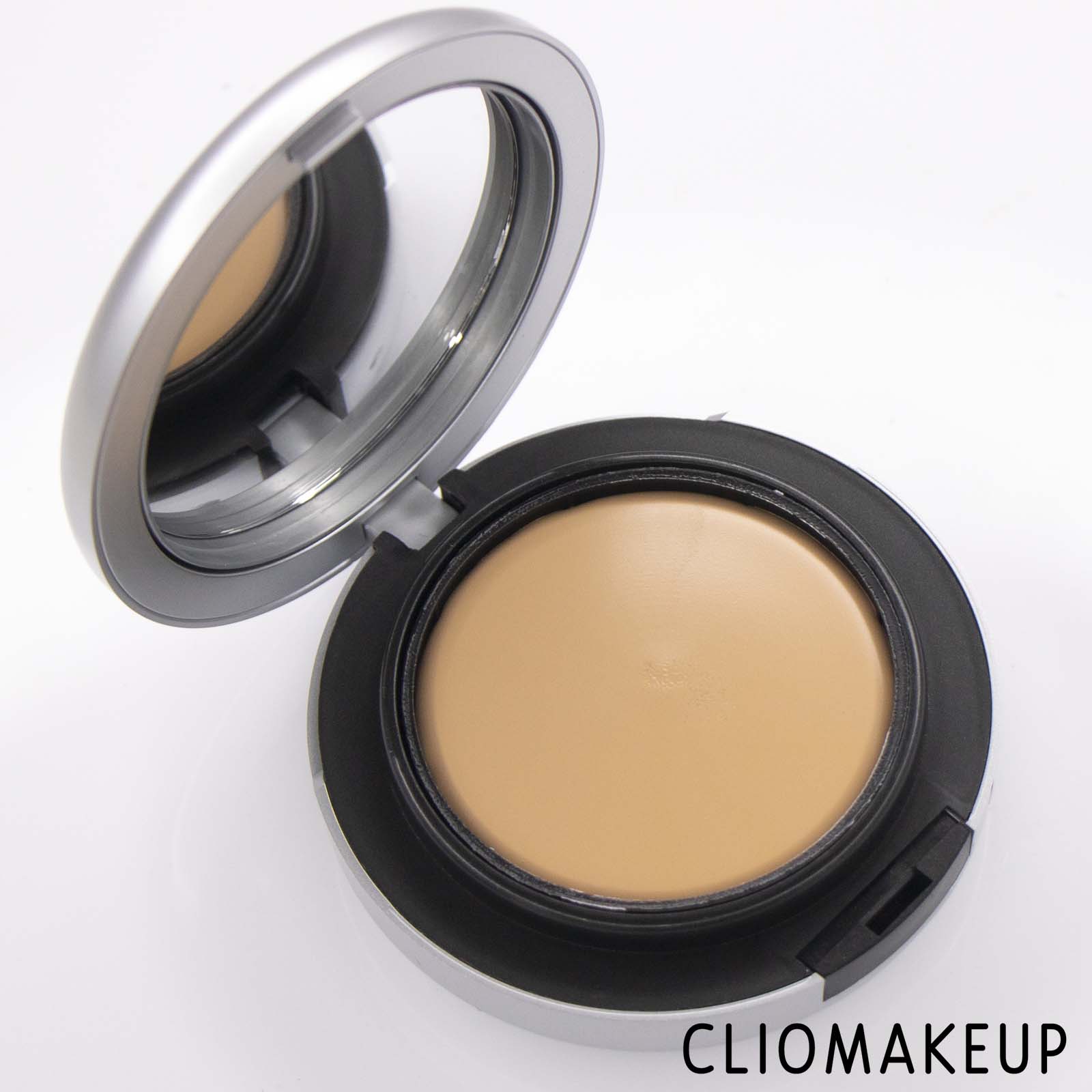 Cliomakeup-Recensione-Fondotinta-MAC-Studio-Fix-Tech-Cream-To-Powder-Foundation-5