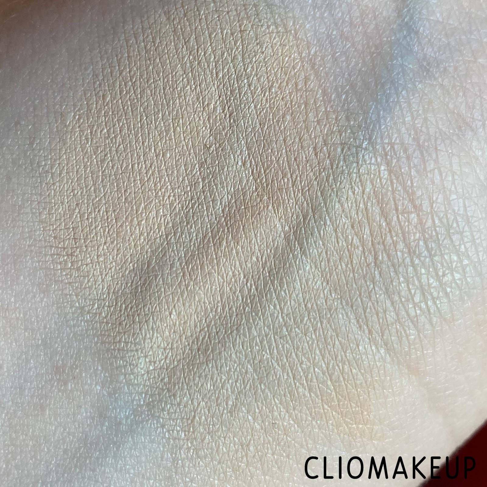 Cliomakeup-Recensione-Fondotinta-MAC-Studio-Fix-Tech-Cream-To-Powder-Foundation-8