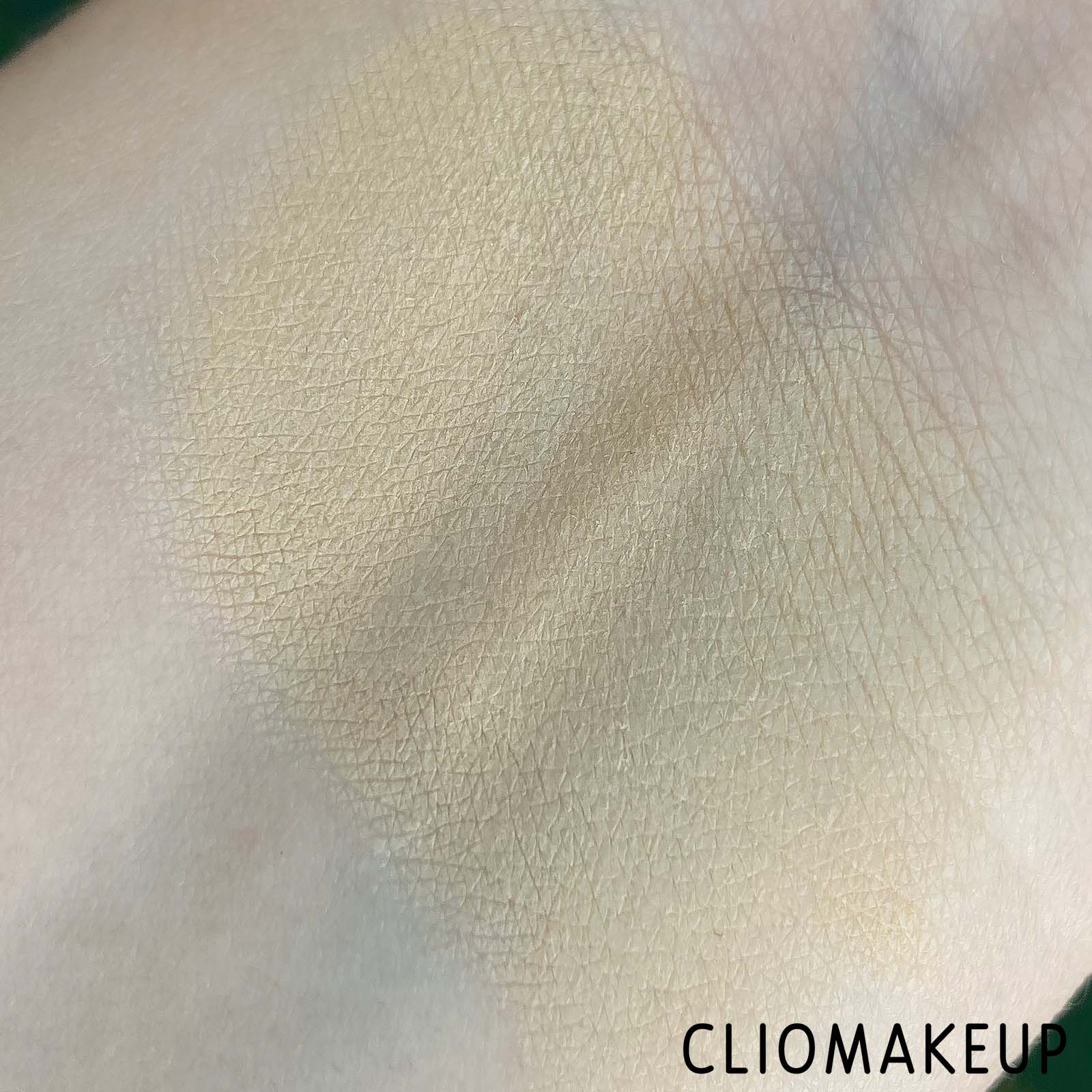 Cliomakeup-Recensione-Fondotinta-MAC-Studio-Fix-Tech-Cream-To-Powder-Foundation-9