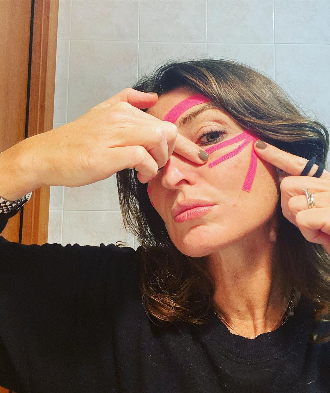 Cliomakeup-face-taping-team-clio-marialuisa-applicazione-tape