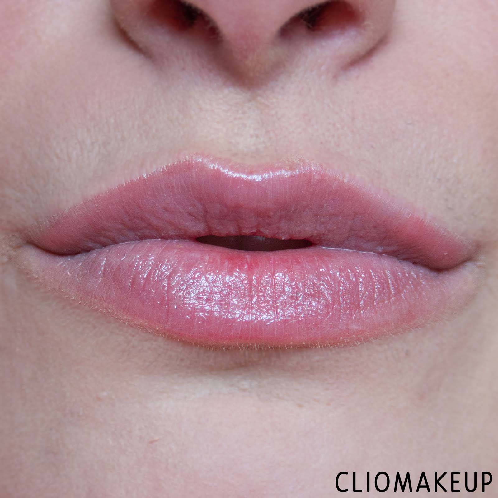 cliomakeup-recensione-balsamo-labbra-essence-fruit-kiss-caring-lip-balm-coconut-lust-10