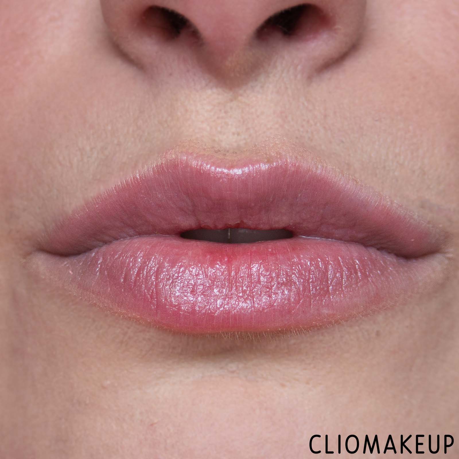 cliomakeup-recensione-balsamo-labbra-essence-fruit-kiss-caring-lip-balm-coconut-lust-11