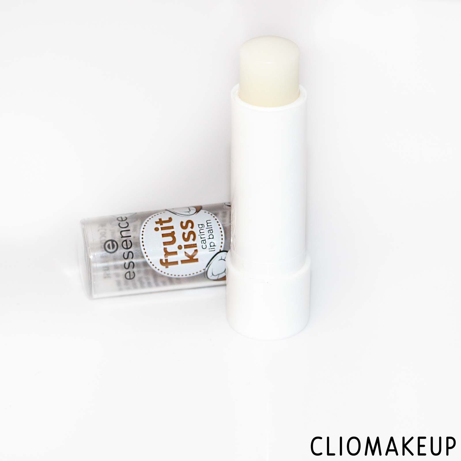 cliomakeup-recensione-balsamo-labbra-essence-fruit-kiss-caring-lip-balm-coconut-lust-3