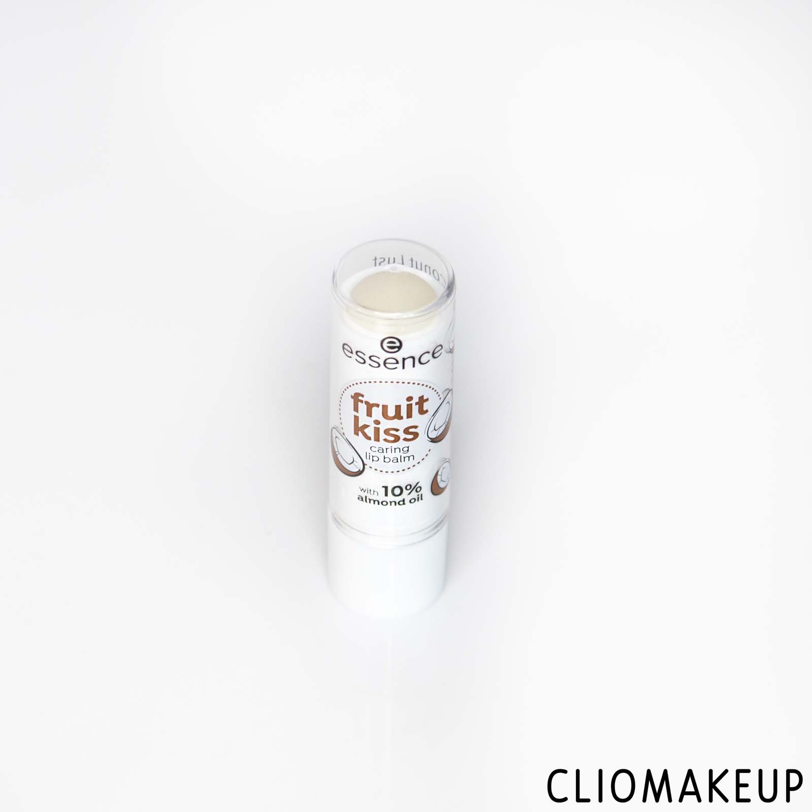 cliomakeup-recensione-balsamo-labbra-essence-fruit-kiss-caring-lip-balm-coconut-lust-4