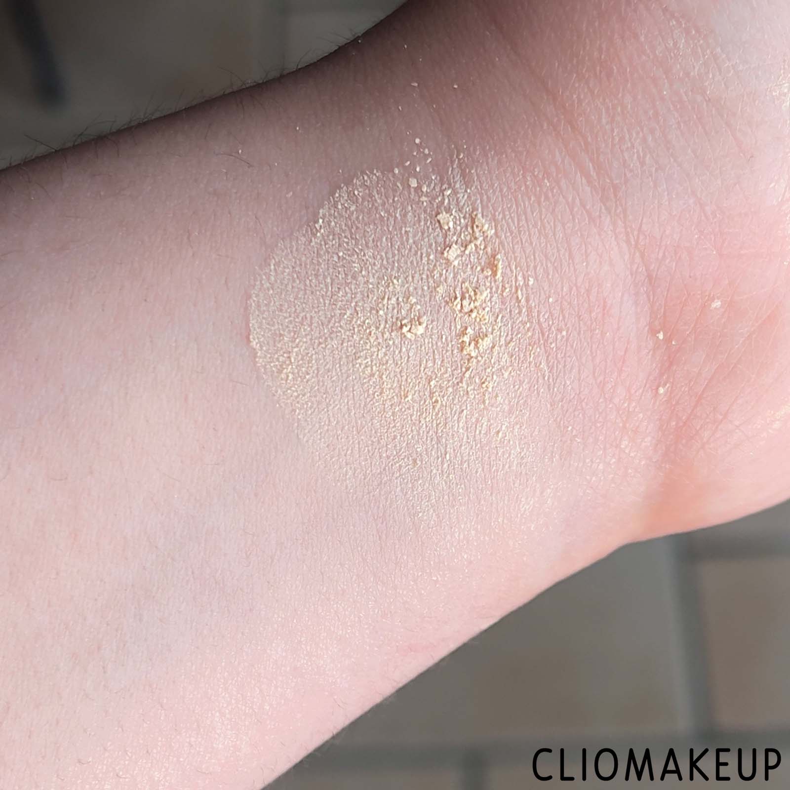 cliomakeup-recensione-cipria-rimmel-stay-matte-powder -7