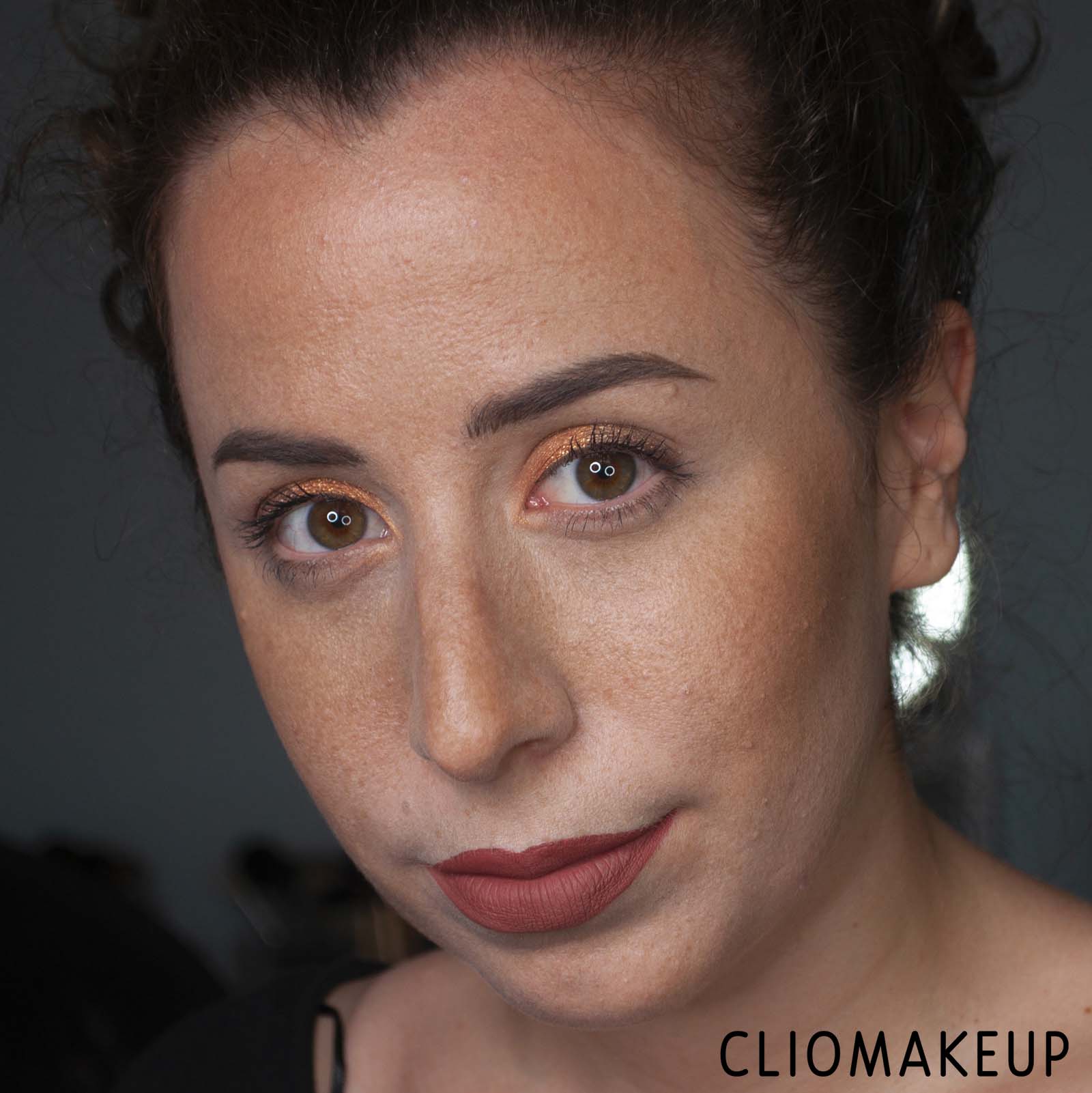 cliomakeup-recensione-correttore-makeup-revolution-eye-bright-illuminating-under-eye-concealer-13