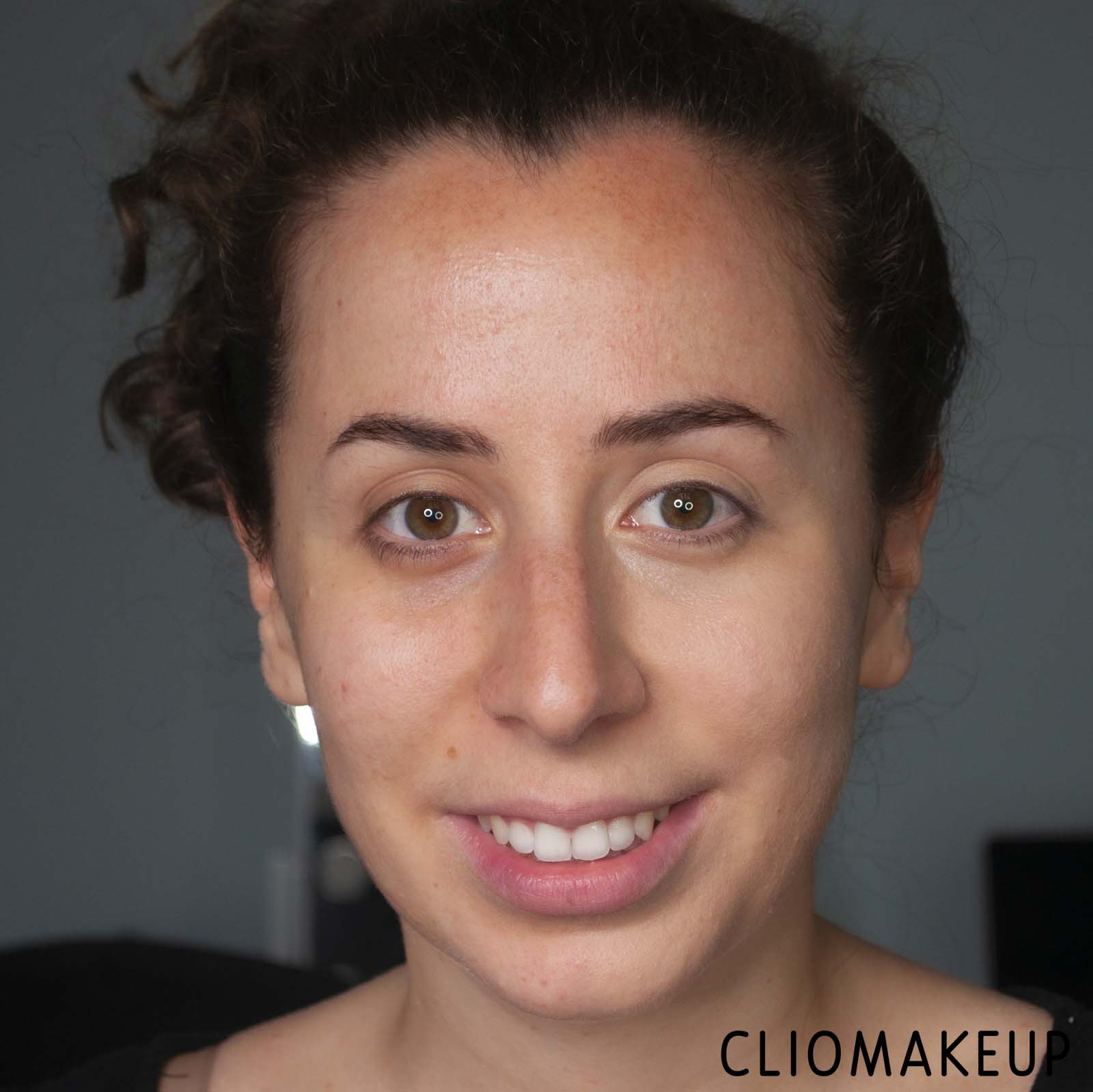 cliomakeup-recensione-correttore-makeup-revolution-eye-bright-illuminating-under-eye-concealer-9