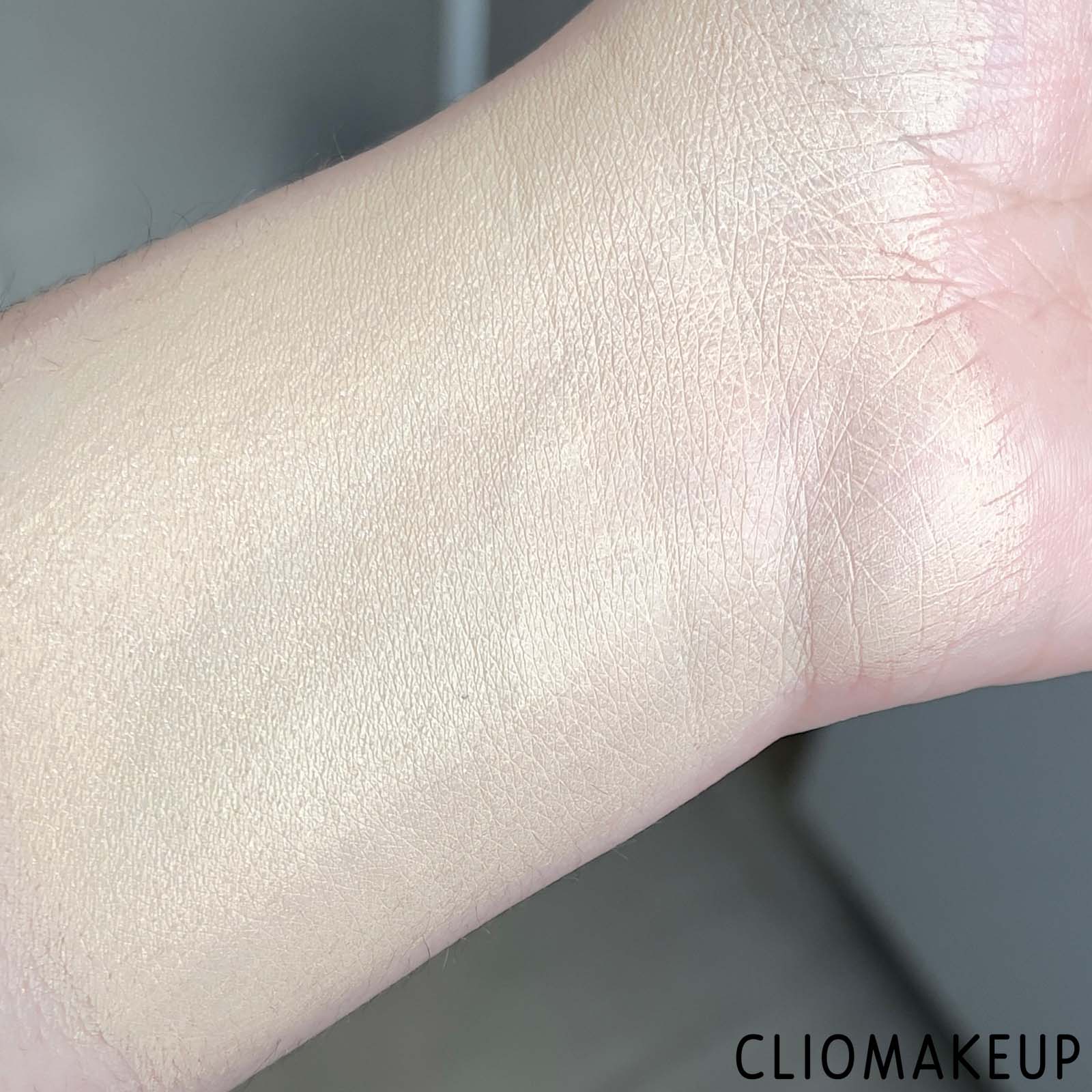 cliomakeup-recensione-fondotinta-bare-minerals-bare-pro-24-h-performance-wear-liquid-foundation-spf-20-9