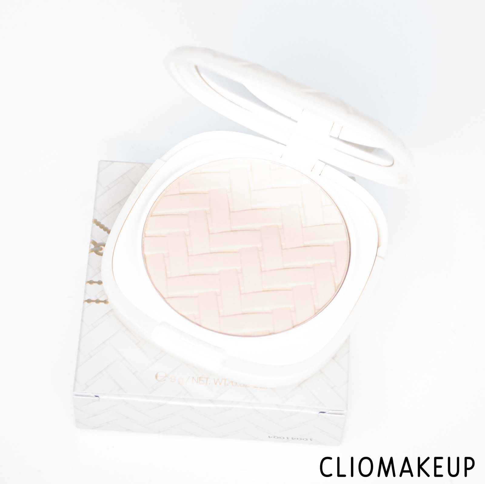 cliomakeup-recensione-fondotinta-kiko-dolce-diva-powder-foundation-spf-50-5