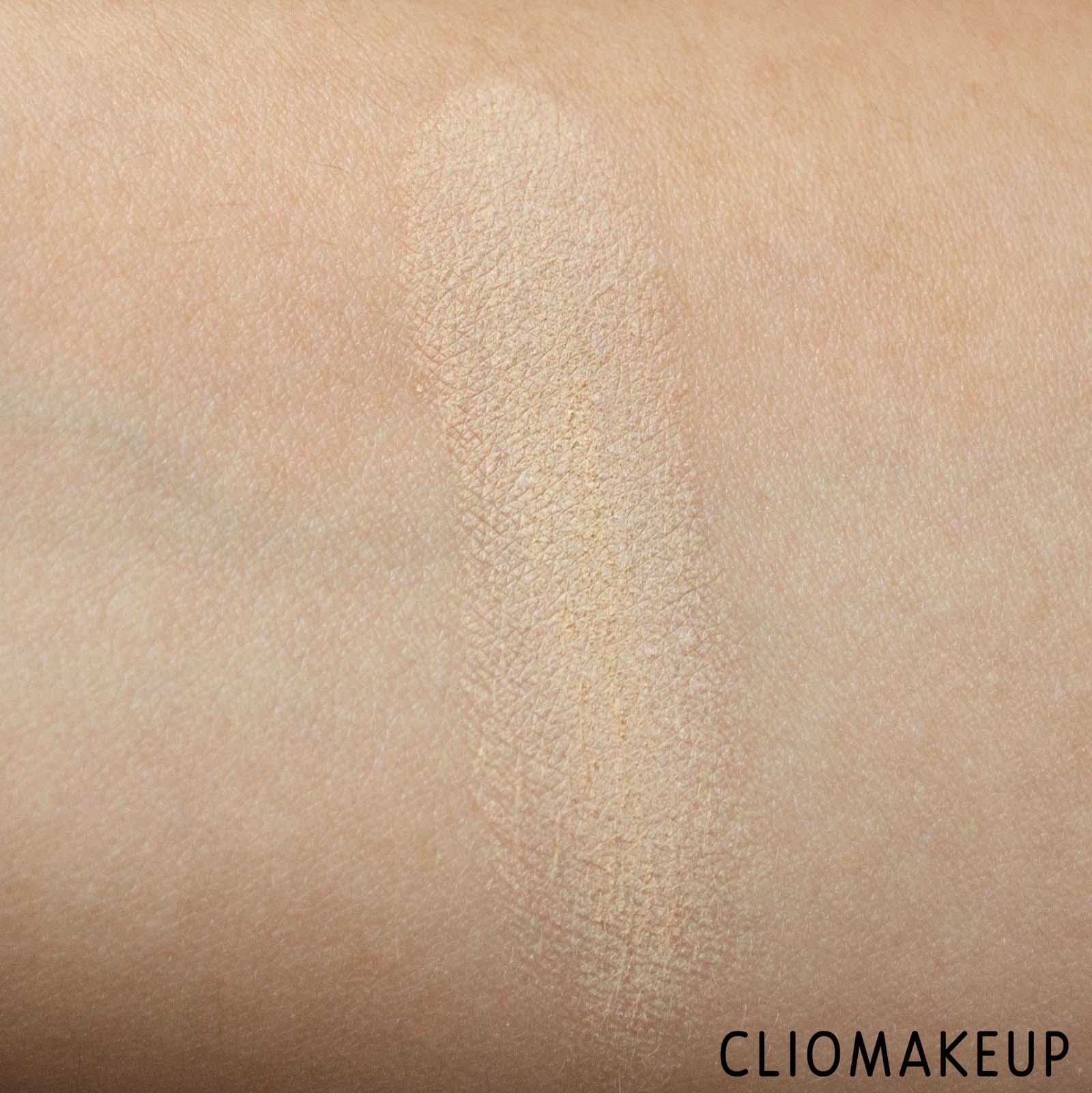 cliomakeup-recensione-fondotinta-kiko-dolce-diva-powder-foundation-spf-50-6