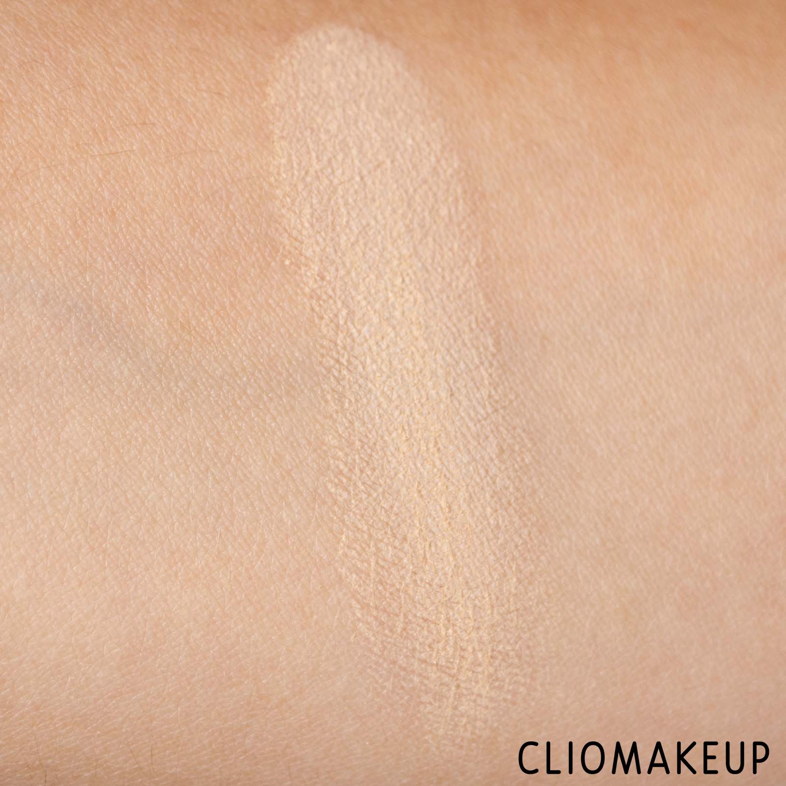 cliomakeup-recensione-fondotinta-kiko-dolce-diva-powder-foundation-spf-50-7