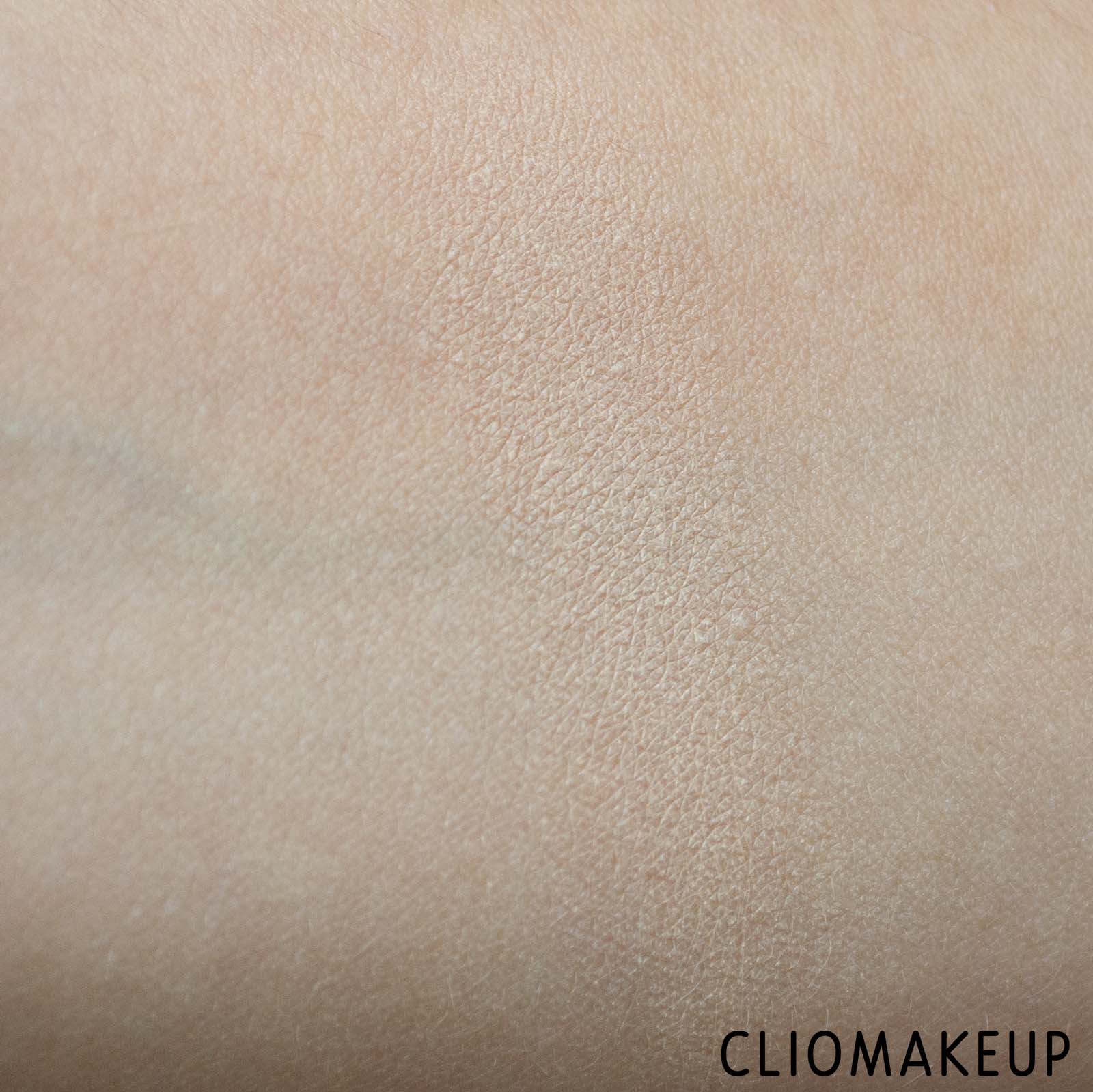 cliomakeup-recensione-fondotinta-kiko-dolce-diva-powder-foundation-spf-50-8