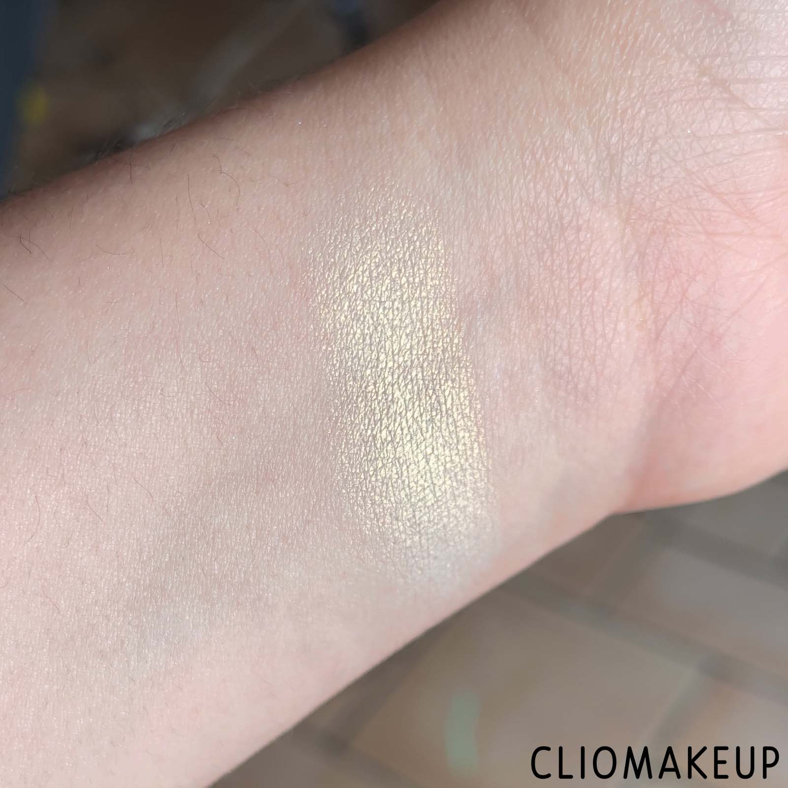 cliomakeup-recensione-illuminante-i-heart-revolution-disney-the-aristocats-marie-highlighter-7