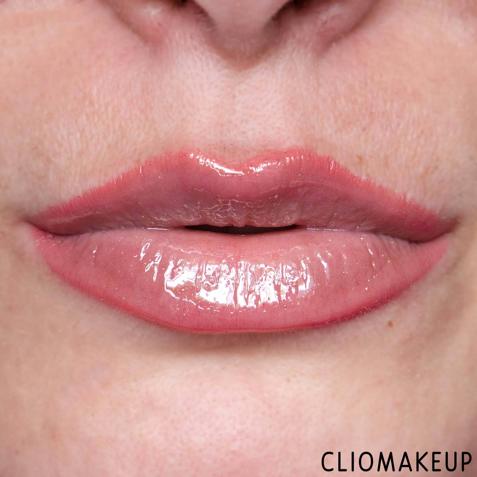 cliomakeup-recensione-olio-labbra-essence-the-glowin-golds-caring-shimmer-lip-oil-13