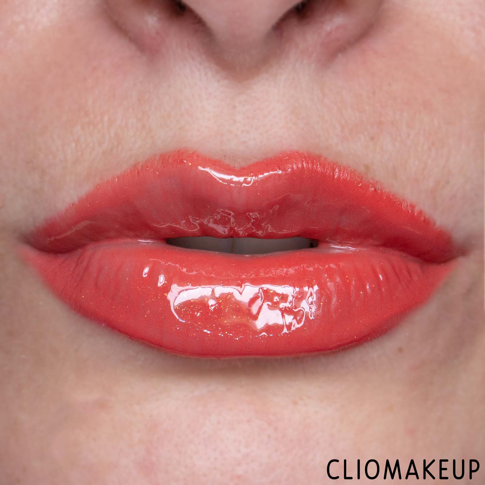 cliomakeup-recensione-olio-labbra-essence-the-glowin-golds-caring-shimmer-lip-oil-14