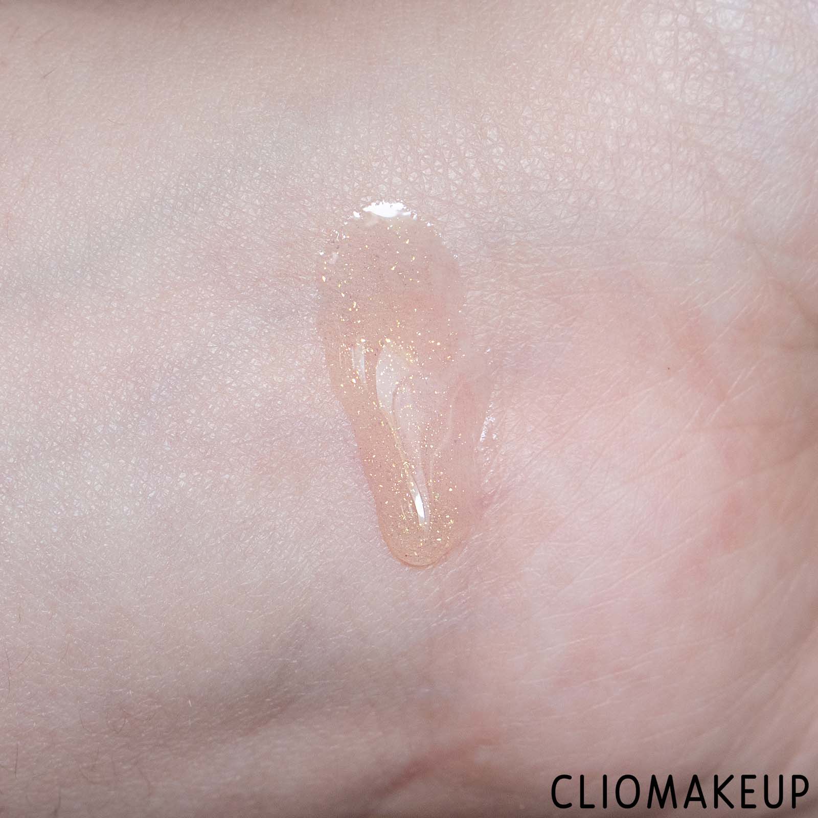 cliomakeup-recensione-olio-labbra-essence-the-glowin-golds-caring-shimmer-lip-oil-6