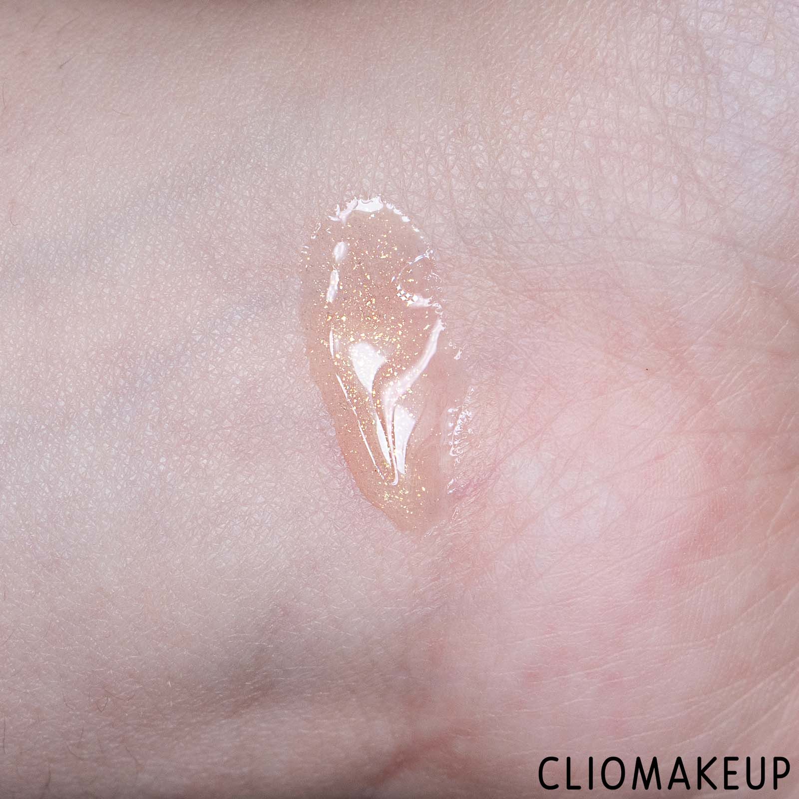 cliomakeup-recensione-olio-labbra-essence-the-glowin-golds-caring-shimmer-lip-oil-7