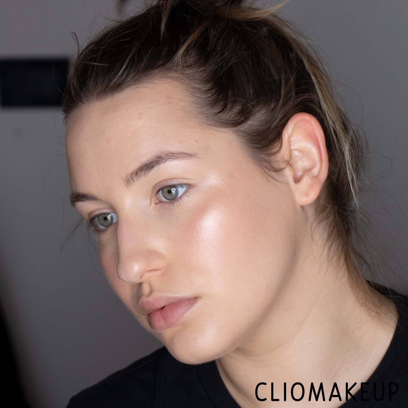 Cliomakeup-Recensione-Illuminante-Kiko-Dolce-Diva-Baked-Highlighter-11