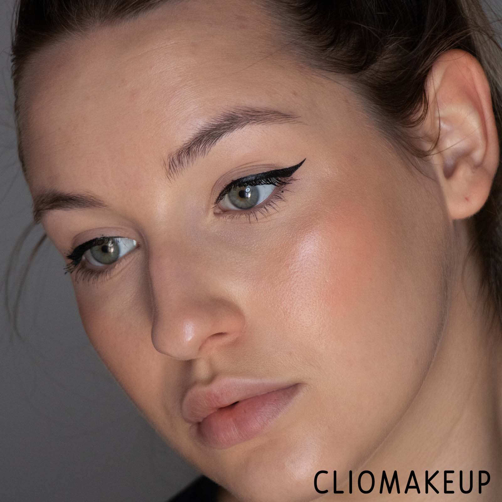 Cliomakeup-Recensione-Illuminante-Kiko-Dolce-Diva-Baked-Highlighter-12