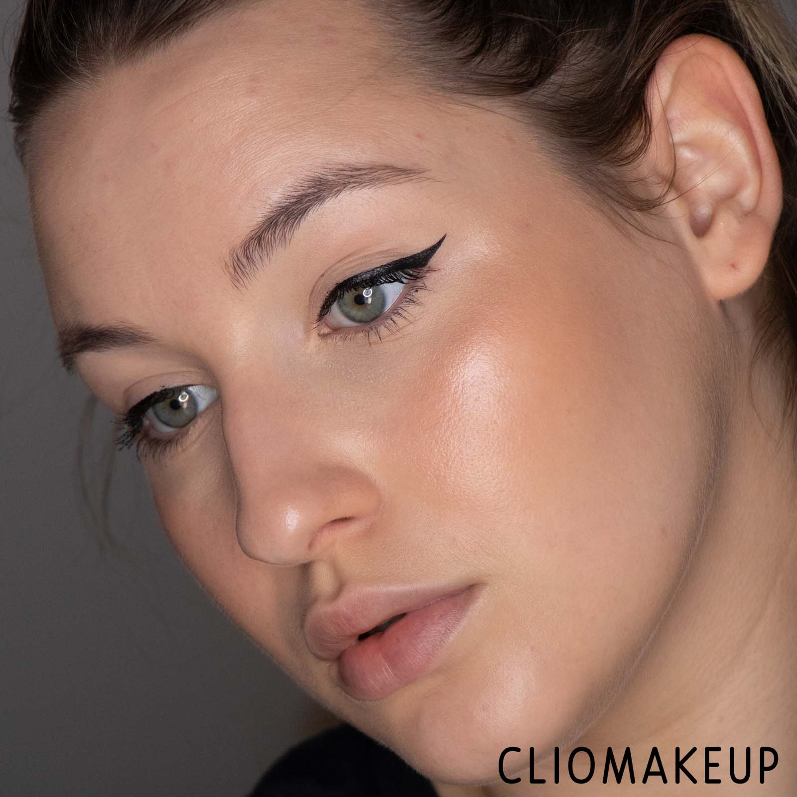 Cliomakeup-Recensione-Illuminante-Kiko-Dolce-Diva-Baked-Highlighter-13