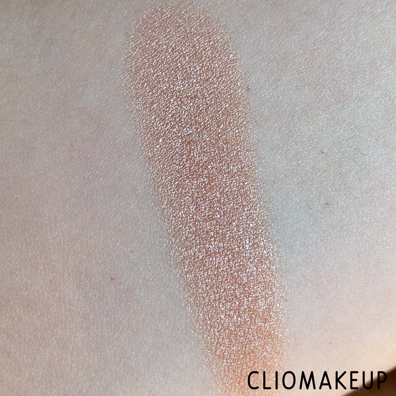 Cliomakeup-Recensione-Illuminante-Kiko-Dolce-Diva-Baked-Highlighter-6