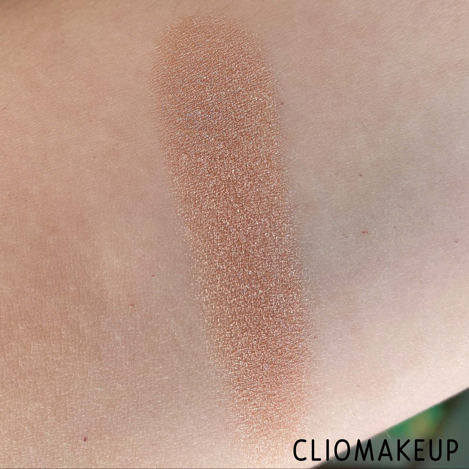 Cliomakeup-Recensione-Illuminante-Kiko-Dolce-Diva-Baked-Highlighter-7