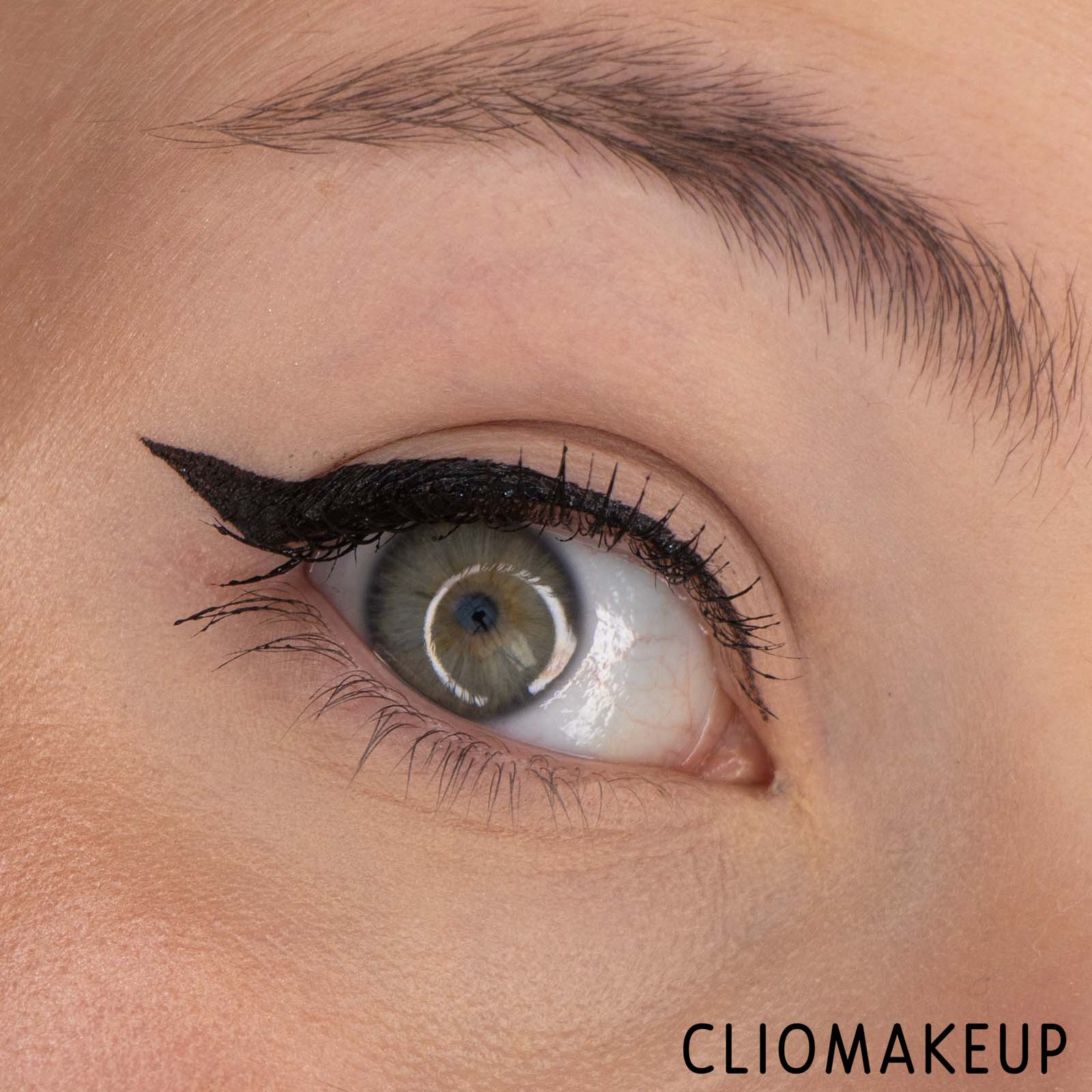 Cliomakeup-Recensione-Mascara-Rimmel-Scandaleyes-Volume-On-Demand-Waterproof -13