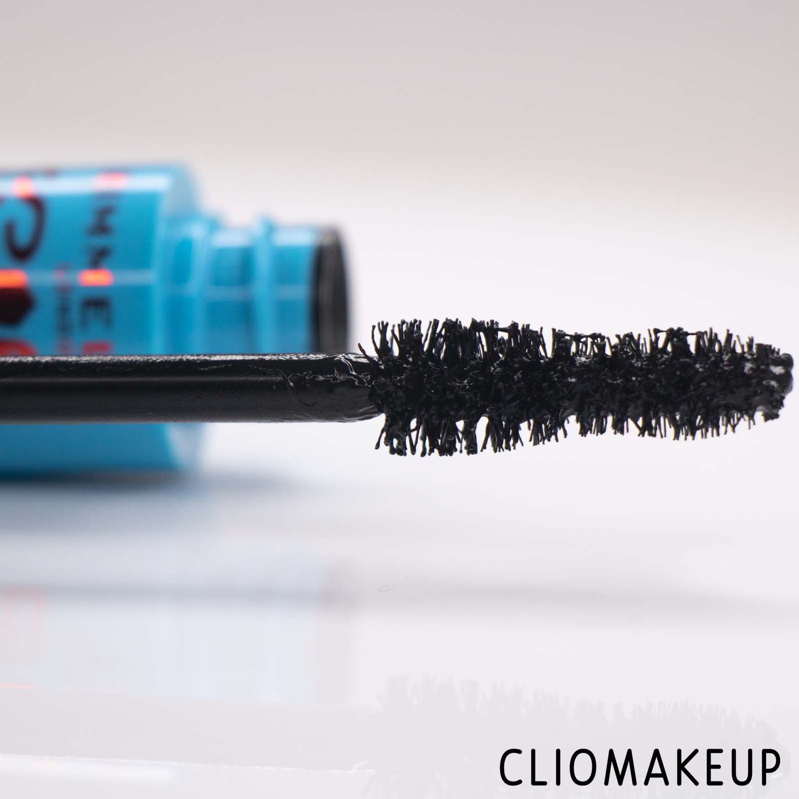 Cliomakeup-Recensione-Mascara-Rimmel-Scandaleyes-Volume-On-Demand-Waterproof -5