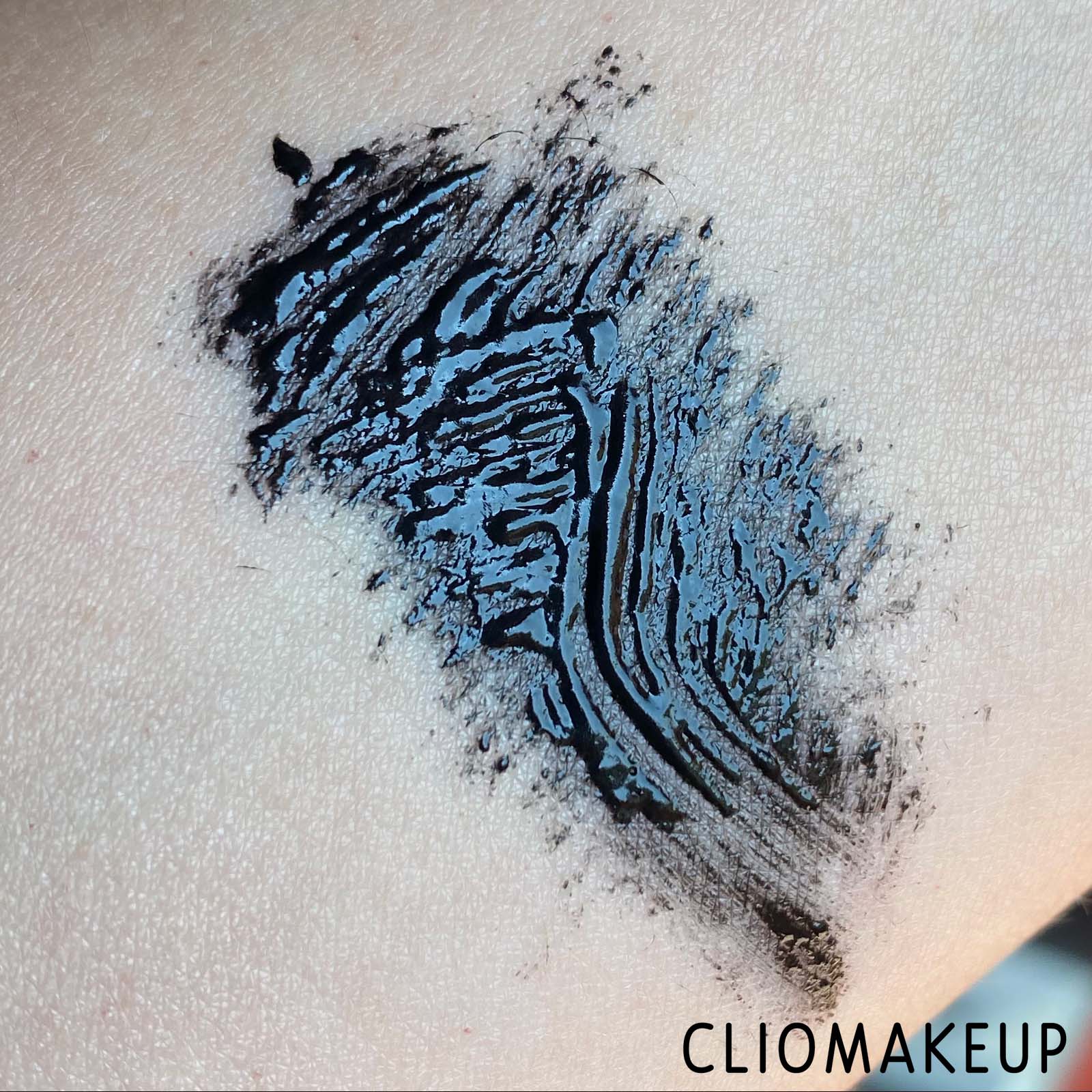 Cliomakeup-Recensione-Mascara-Rimmel-Scandaleyes-Volume-On-Demand-Waterproof -6