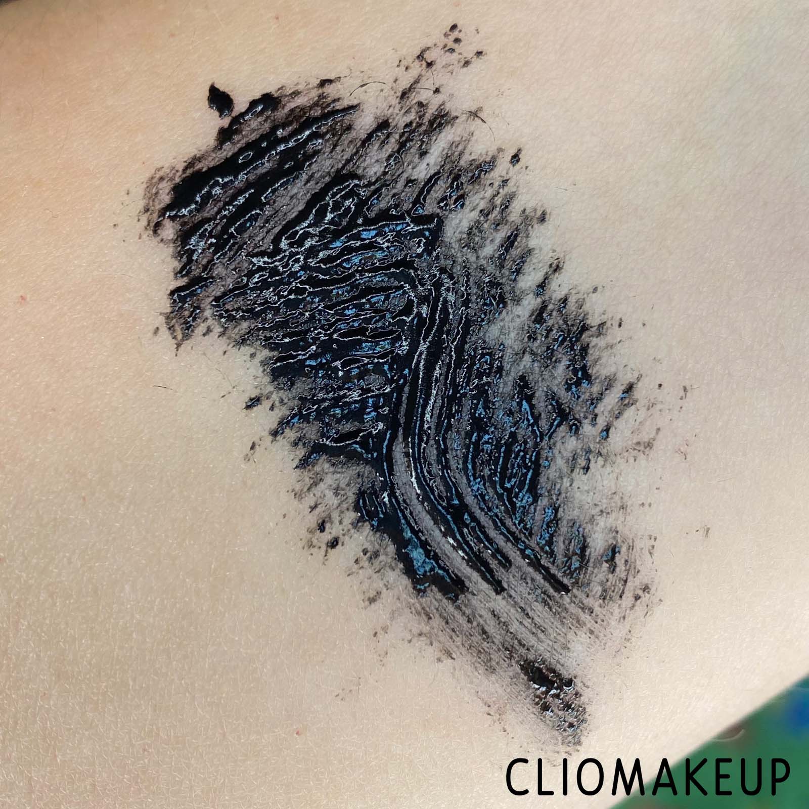 Cliomakeup-Recensione-Mascara-Rimmel-Scandaleyes-Volume-On-Demand-Waterproof -7