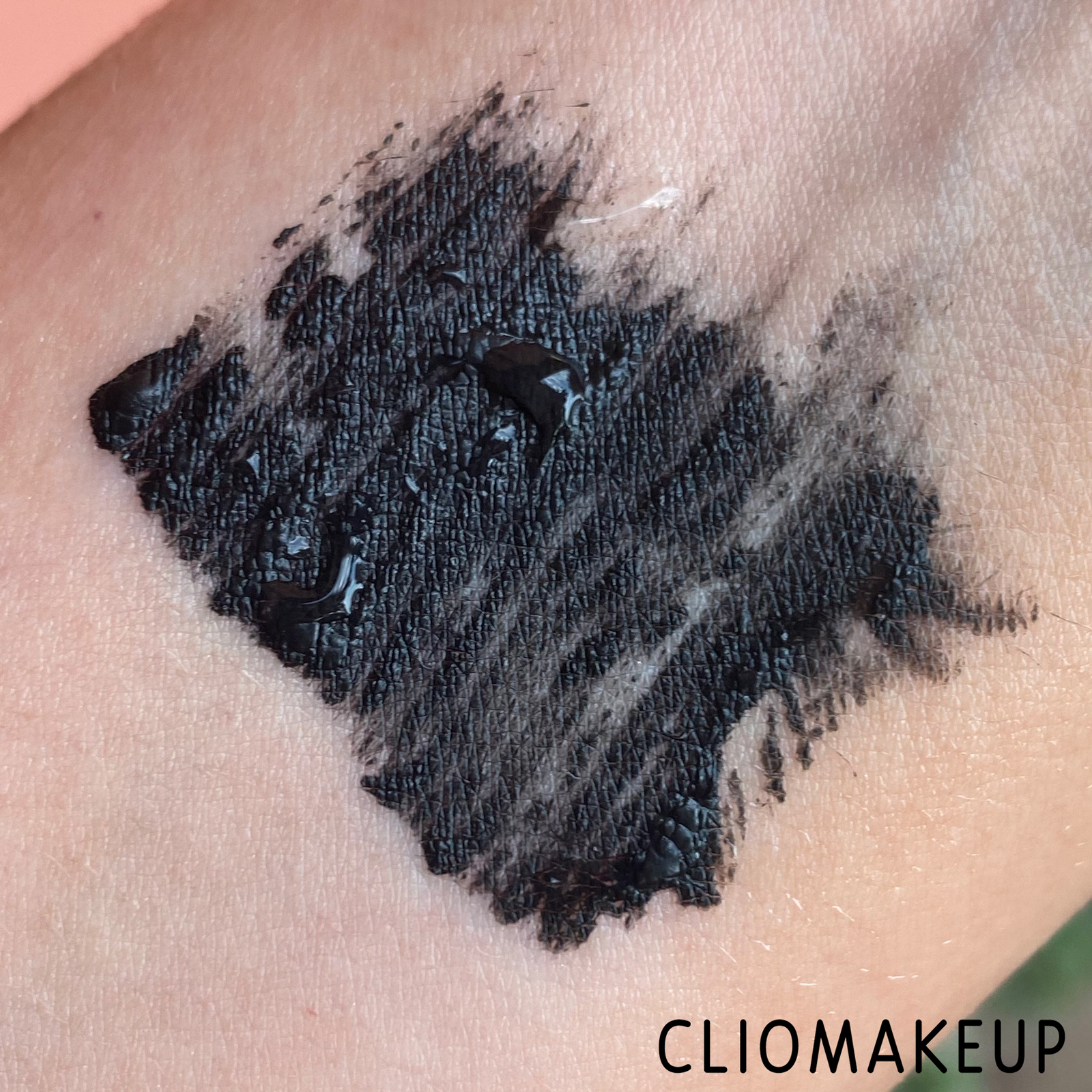 Cliomakeup-Recensione-Mascara-Rimmel-Scandaleyes-Volume-On-Demand-Waterproof -8