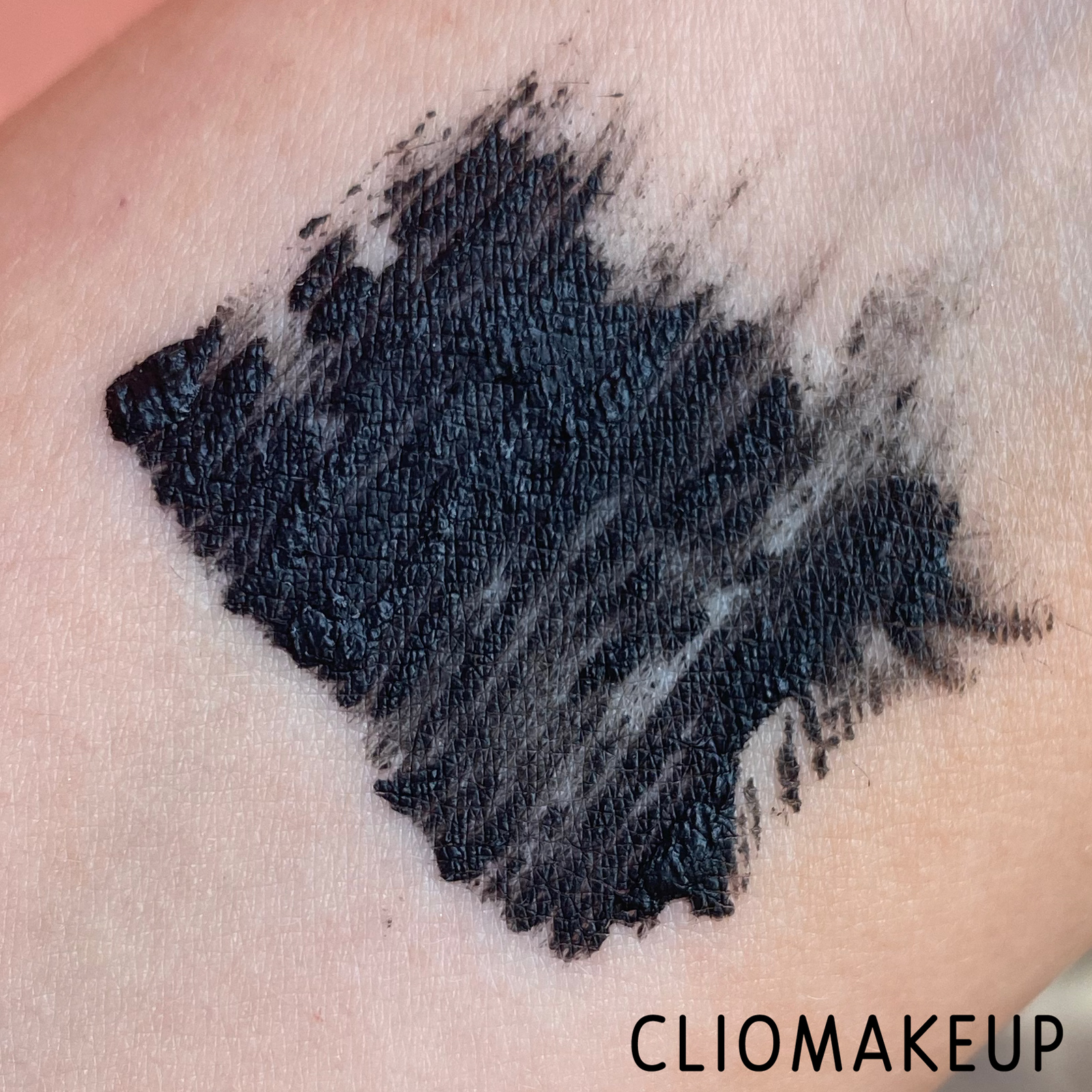 Cliomakeup-Recensione-Mascara-Rimmel-Scandaleyes-Volume-On-Demand-Waterproof -9