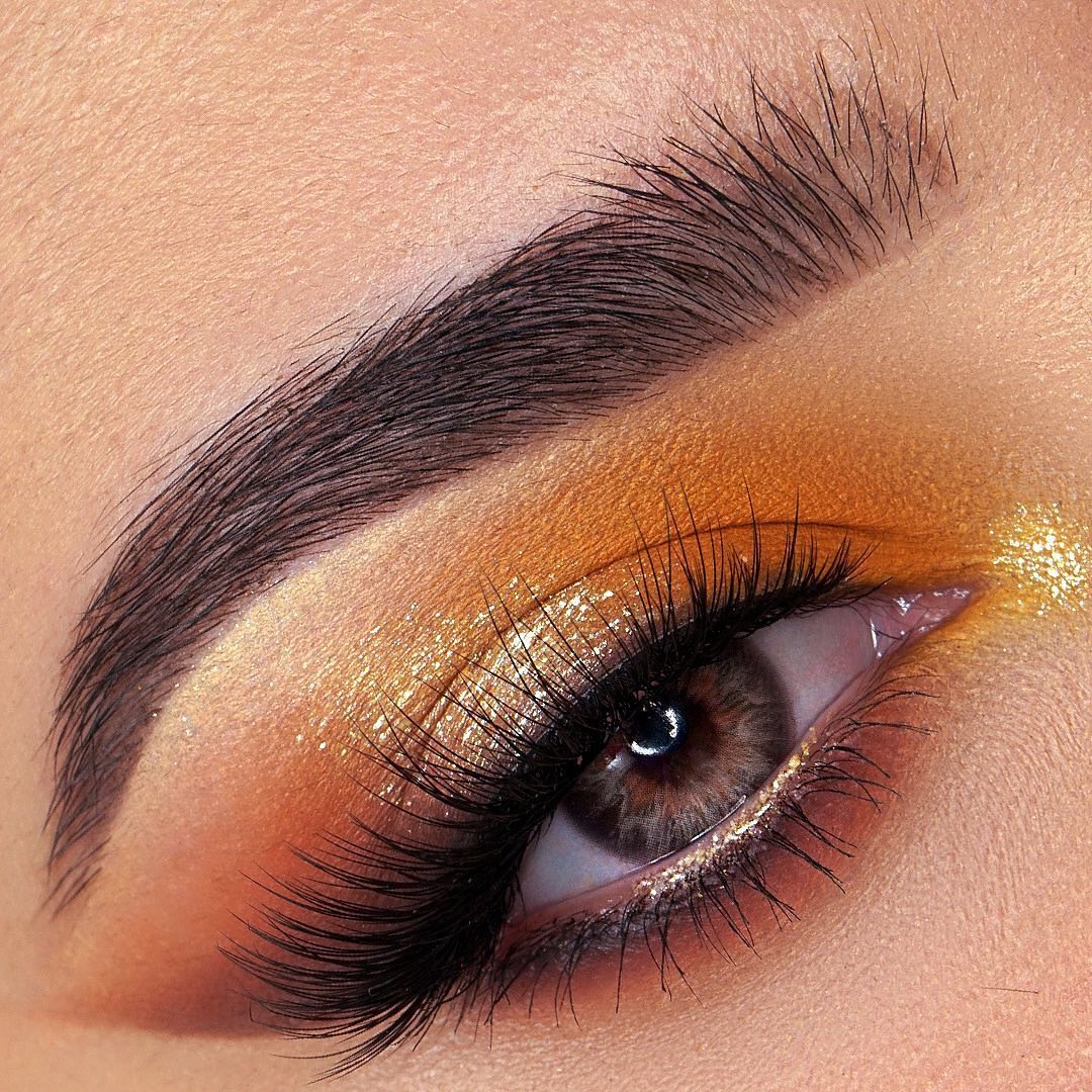 Cliomakeup-trucco-occhi-colorati-estate-2021-huda-beauty-oro