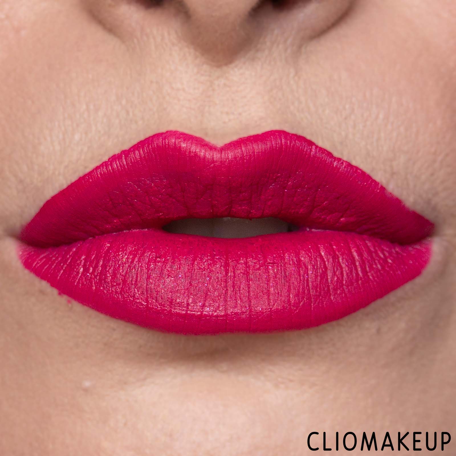 cliomakeup-recensione-rossetto-liquido-essence-berry-on-matte-liquid-lipstick-13