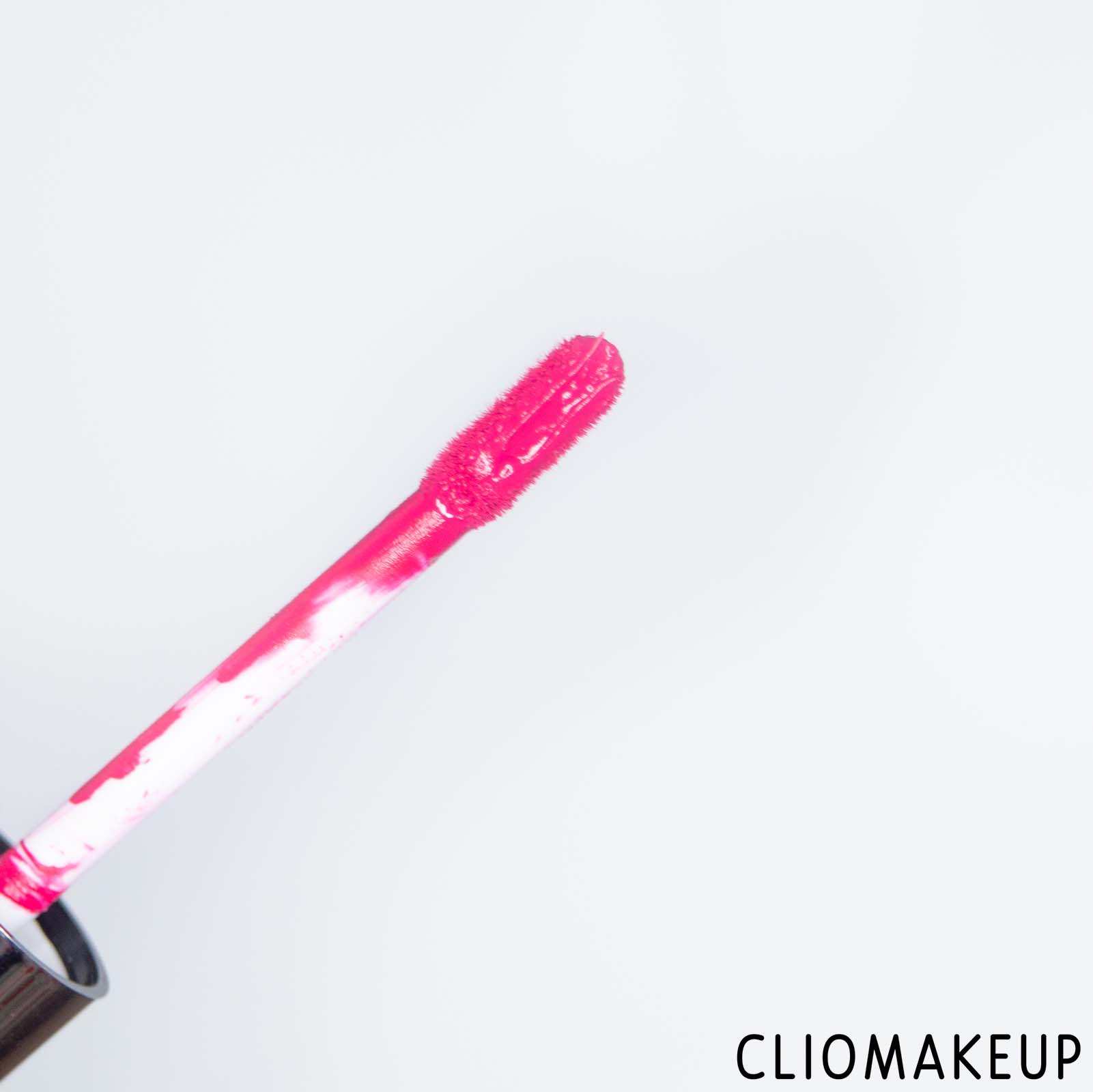 cliomakeup-recensione-rossetto-liquido-essence-berry-on-matte-liquid-lipstick-5