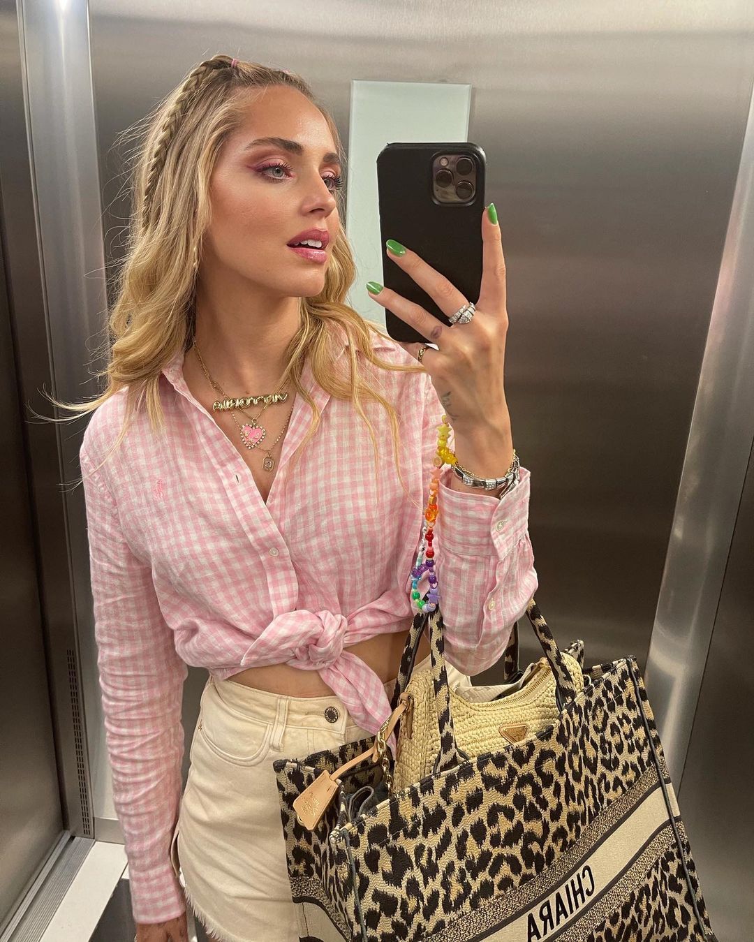 Cliomakeup-unghie-delle-star-2021-chiaraferragni-unghie-verdi-look