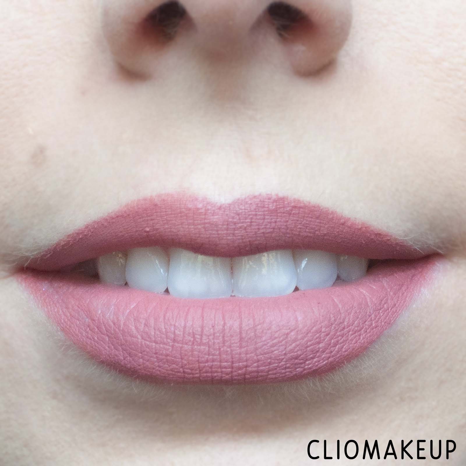 cliomakeup-recensione-set-labbra-kylie-jenner-matte-liquid-lipstick-e-lip-liner-10